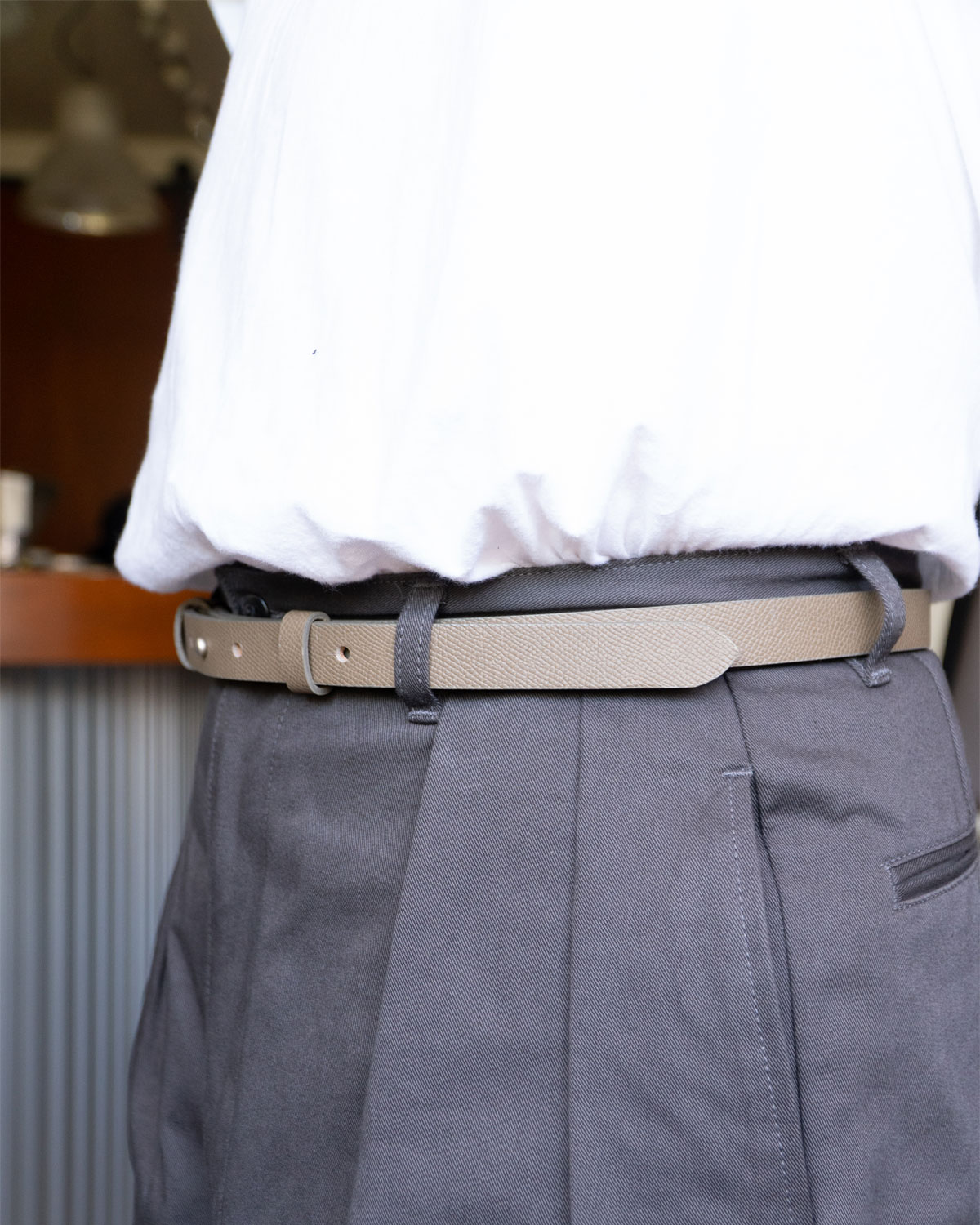 TAUPE（デニム32インチでMサイズ着用：側面）