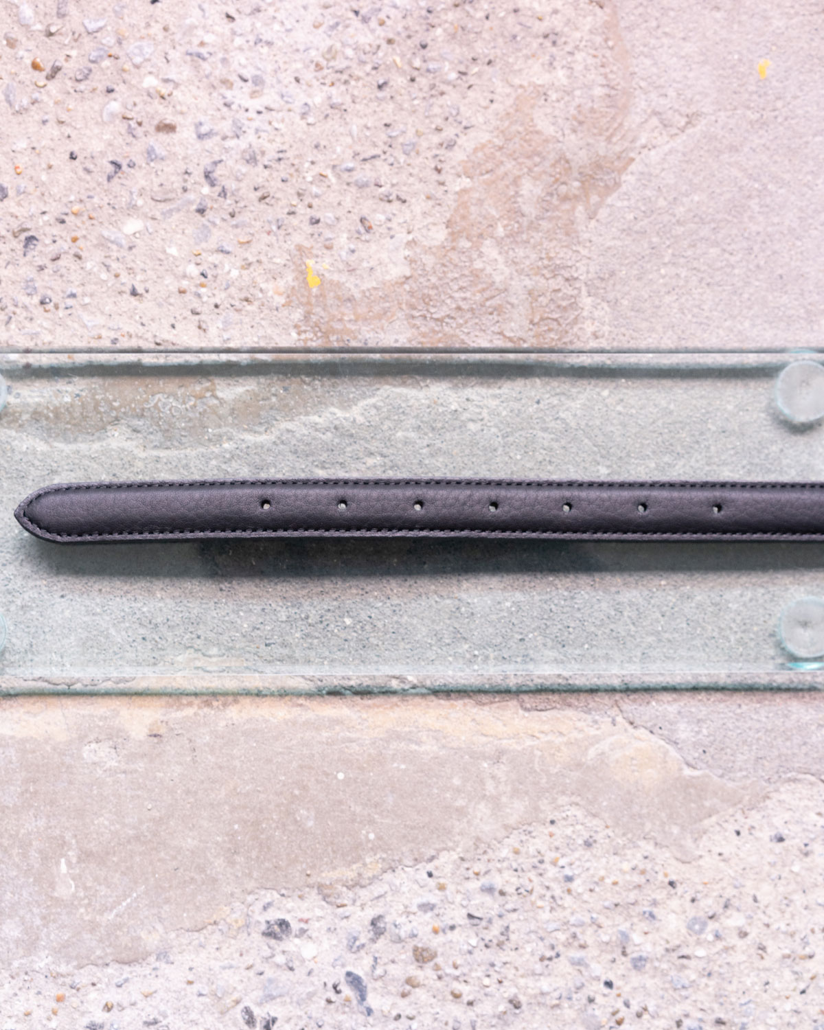 BLACK（ベルト穴は７つ剣先も丁寧に仕上げられています）