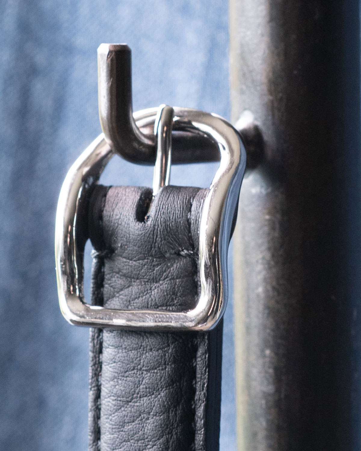 BLACK（湾曲したバックル木ぶりになり一層洗練されたスタイル）