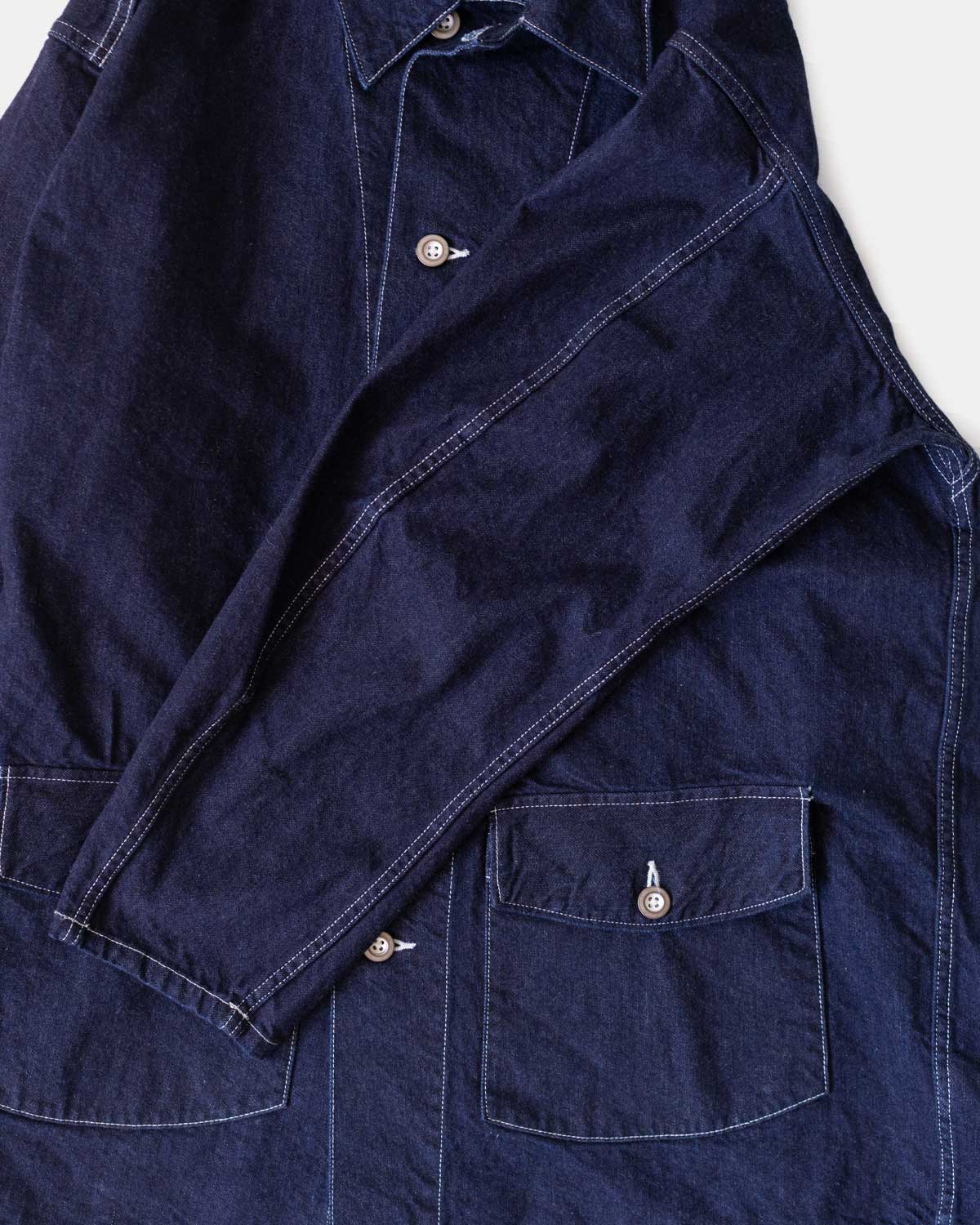 INDIGO(袖のハギも特徴的)