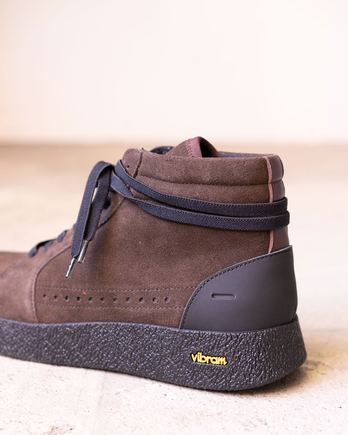 Dark Brown（シューレースのアレンジで個性を出すのもお勧めです）