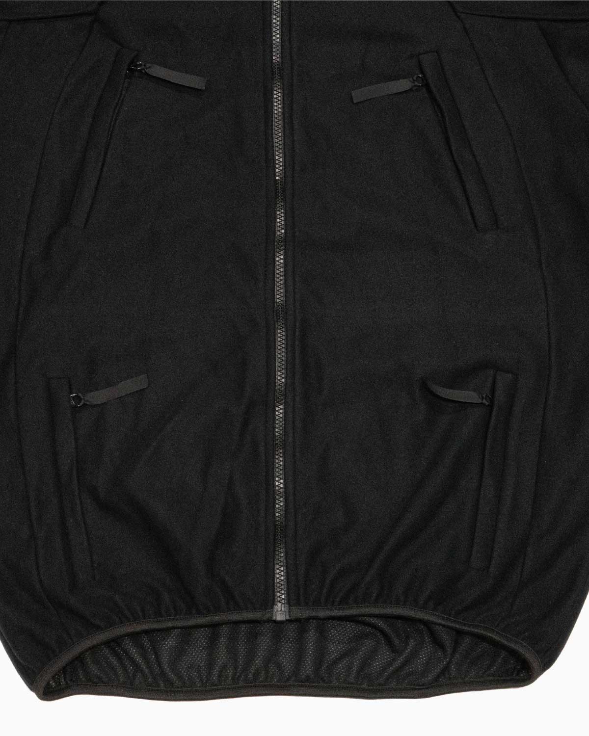 BLACK（フロントにはジップ付きポケット×４＆裾は後ろ下がりでリブで絞っています ※防風対策）