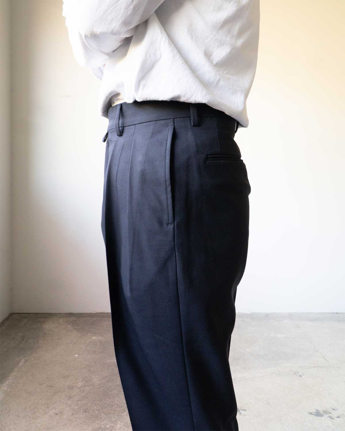 NAVY（165cm66kg46サイズ側面）