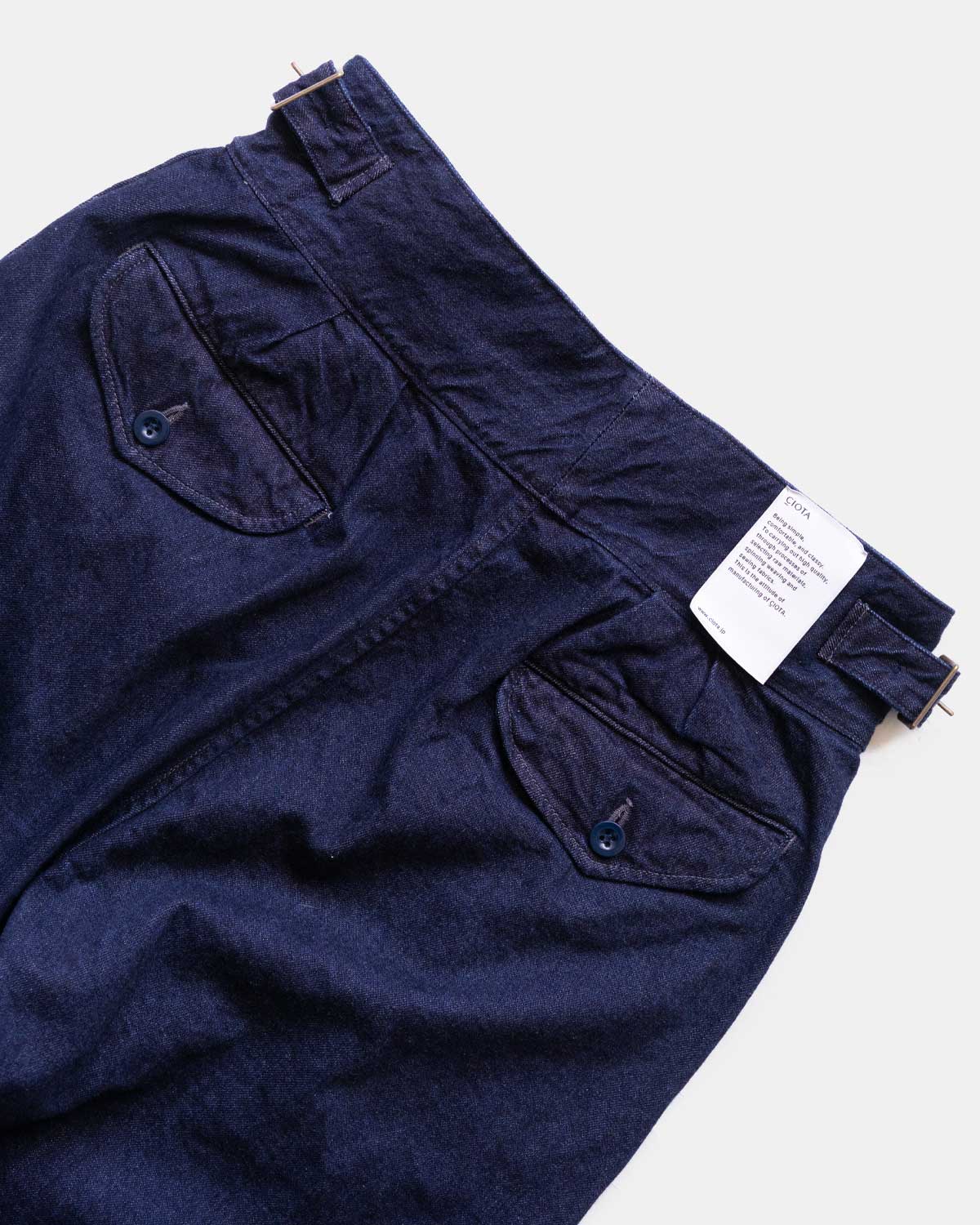 DARK NAVY(後部にはフラップ付きバックポケットが左右につきます)