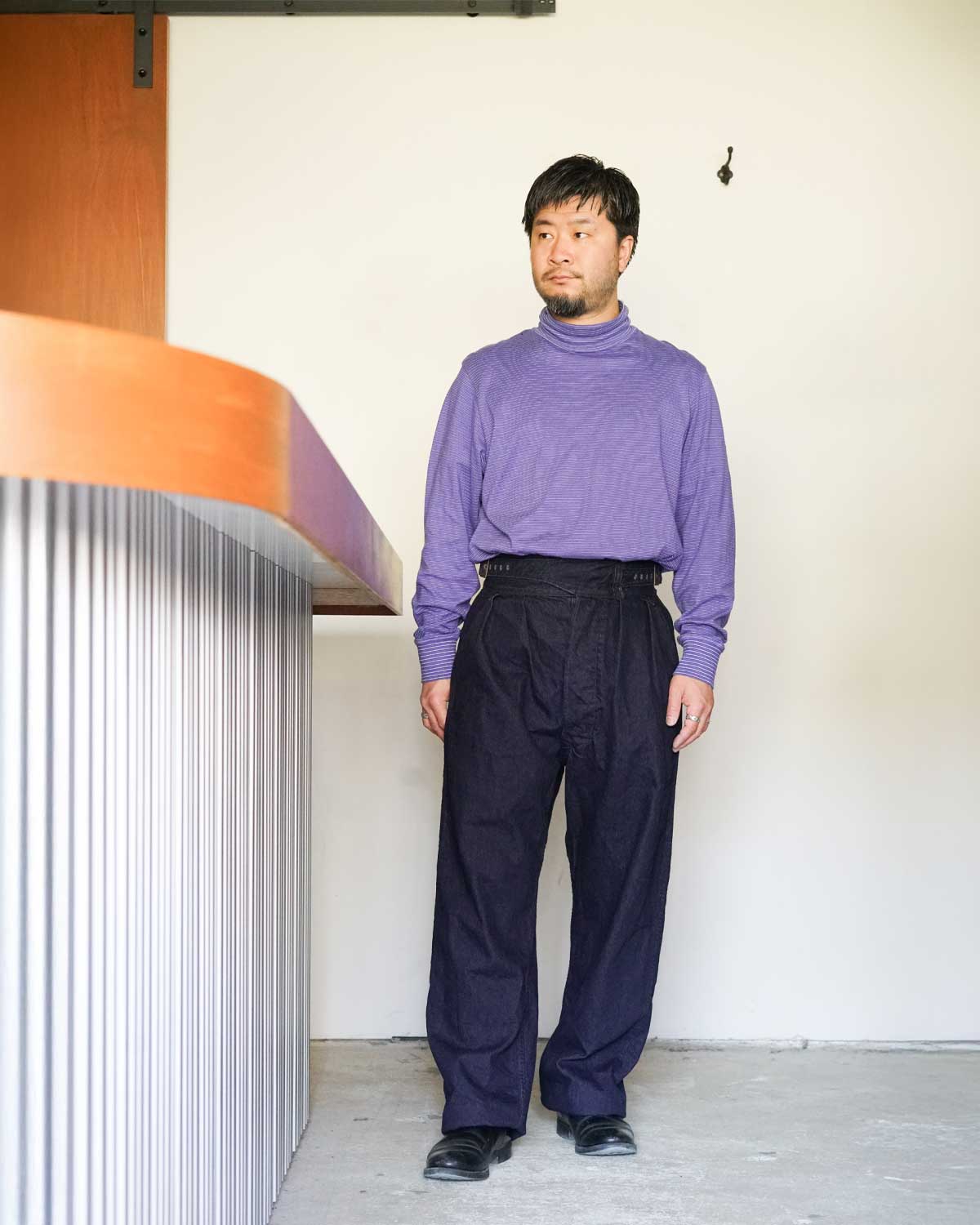 DARK NAVY(ウエスト80センチサイズ4着用、正面)