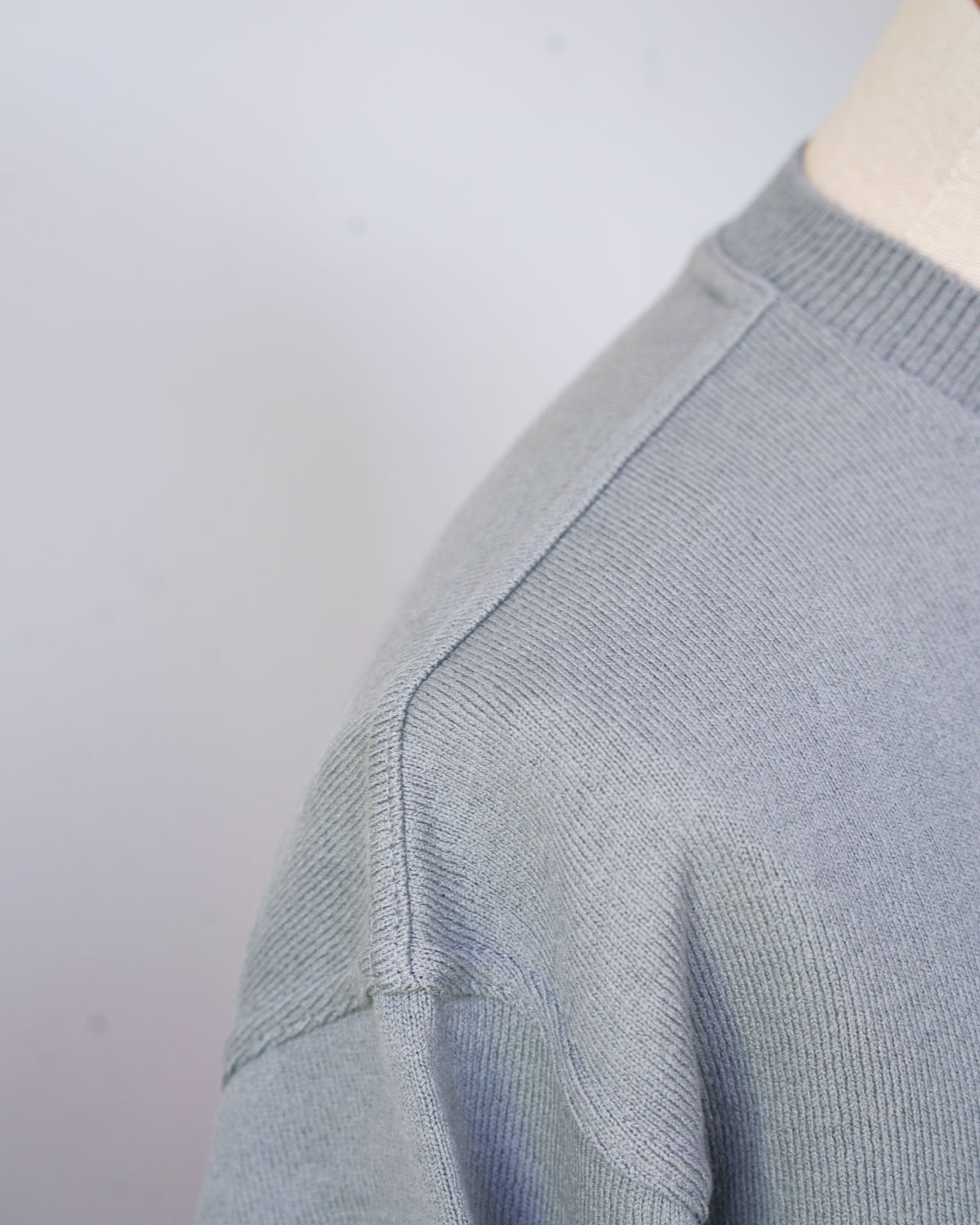 GRAY(ナチュラルなショルダーラインは着心地の良さと綺麗なシルエットを演出)