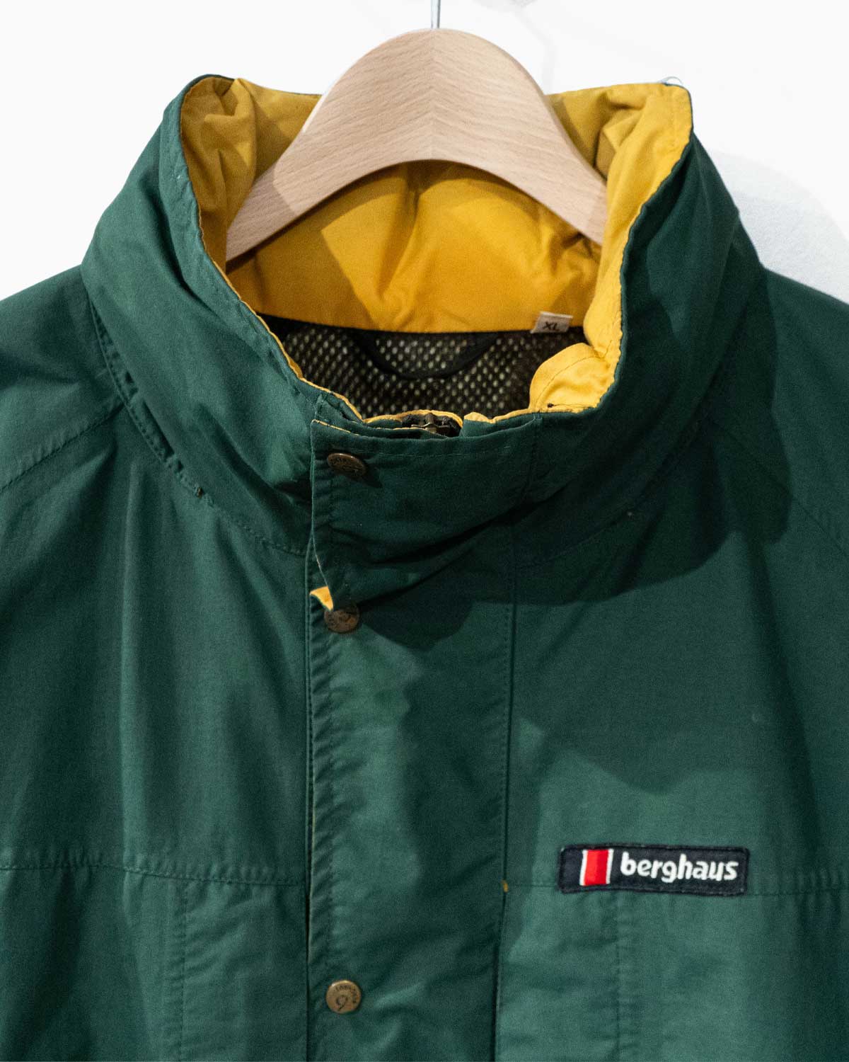 vintage 80s berghaus GORE TEX jacket -green color-