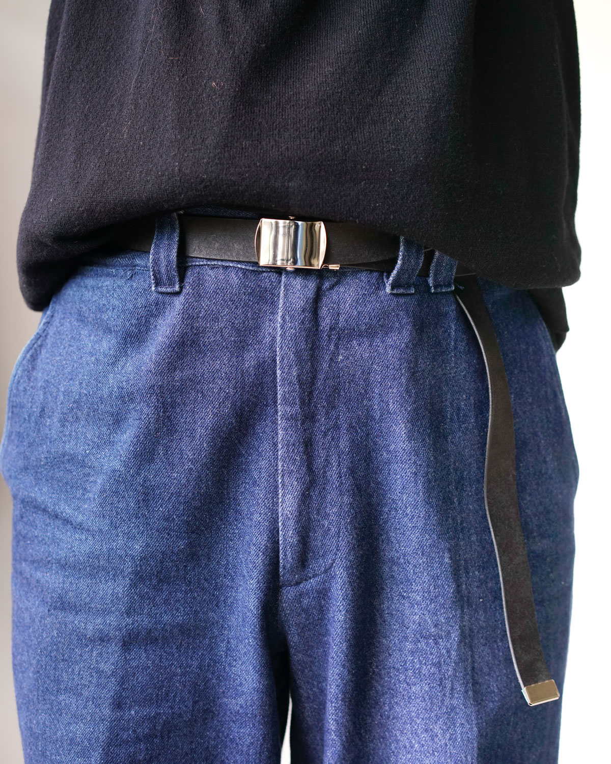 BLACK(ウエスト80cmデニム32インチ正面着用イメージ)