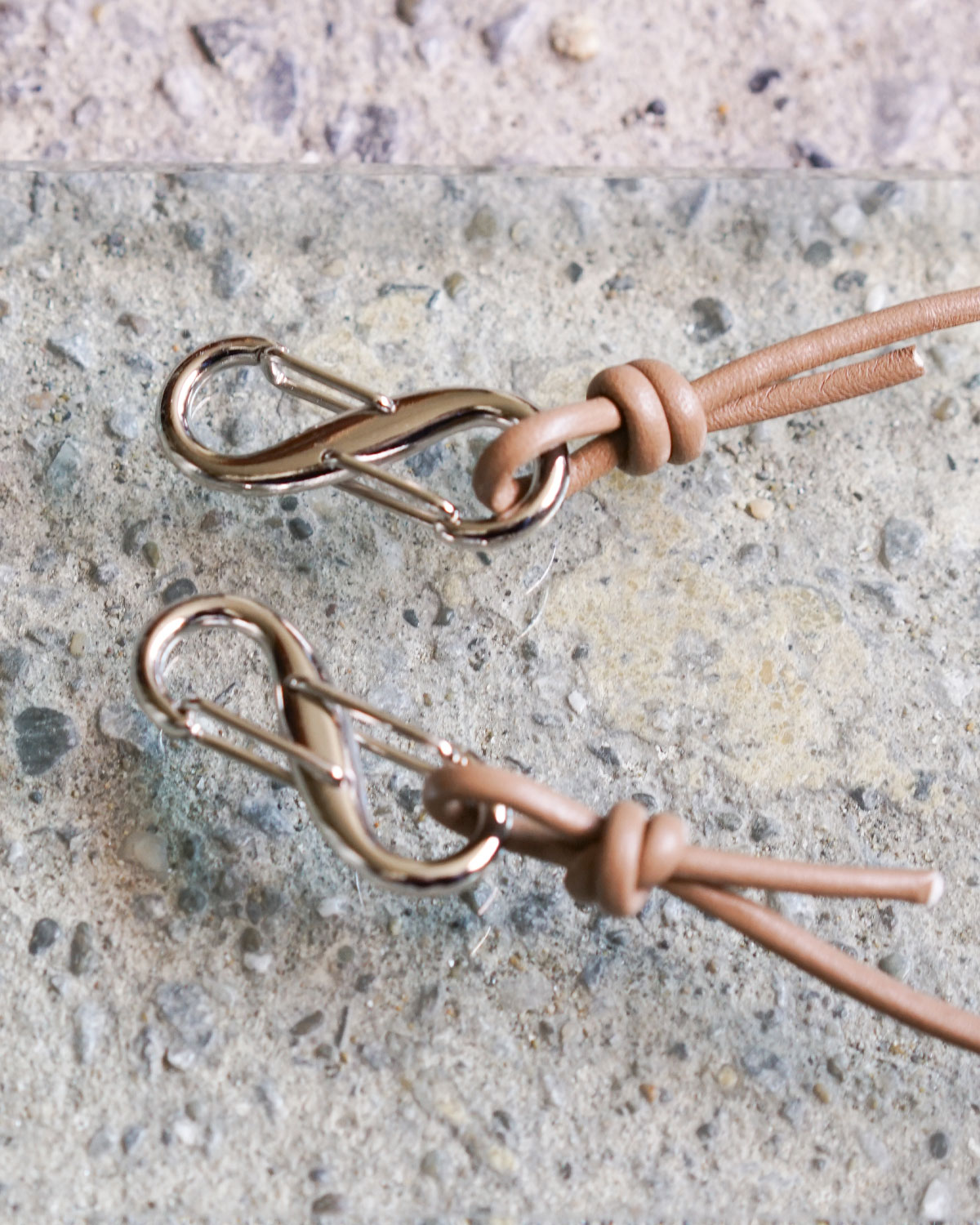 GRAY(使い勝手の良いS字金具)