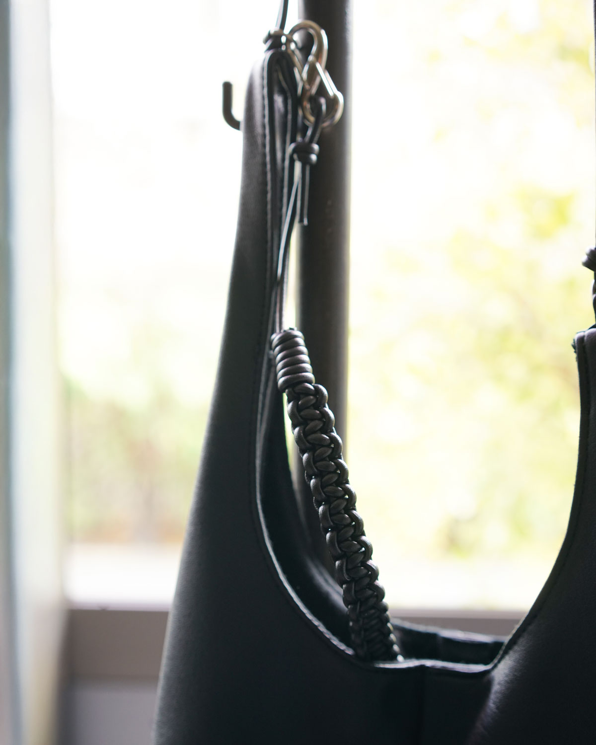 BLACK(バッグに引っ掛けても使いやすいです)