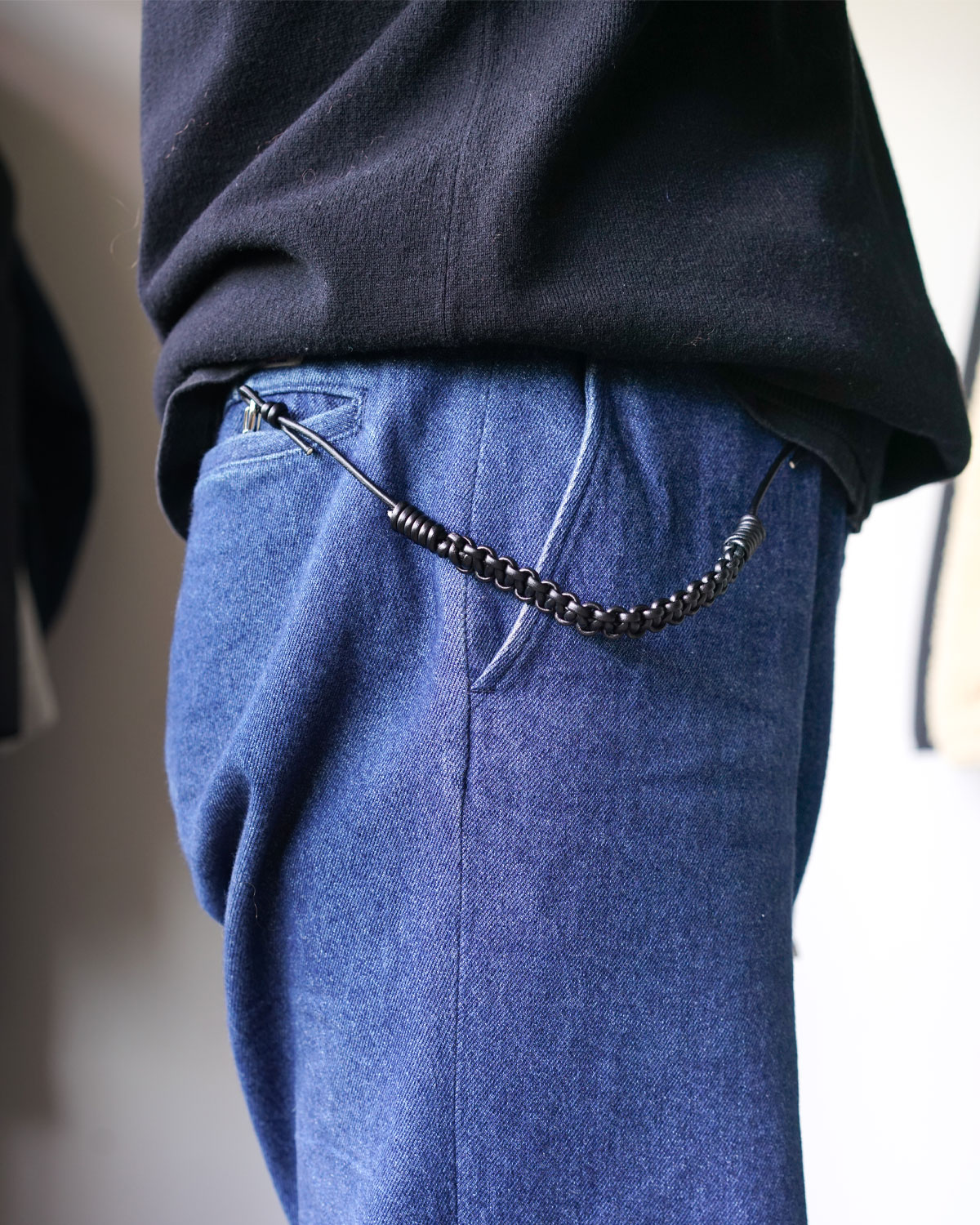 BLACK(財布だけでなくキーケースやスマホと繋げるのもおすすめです)