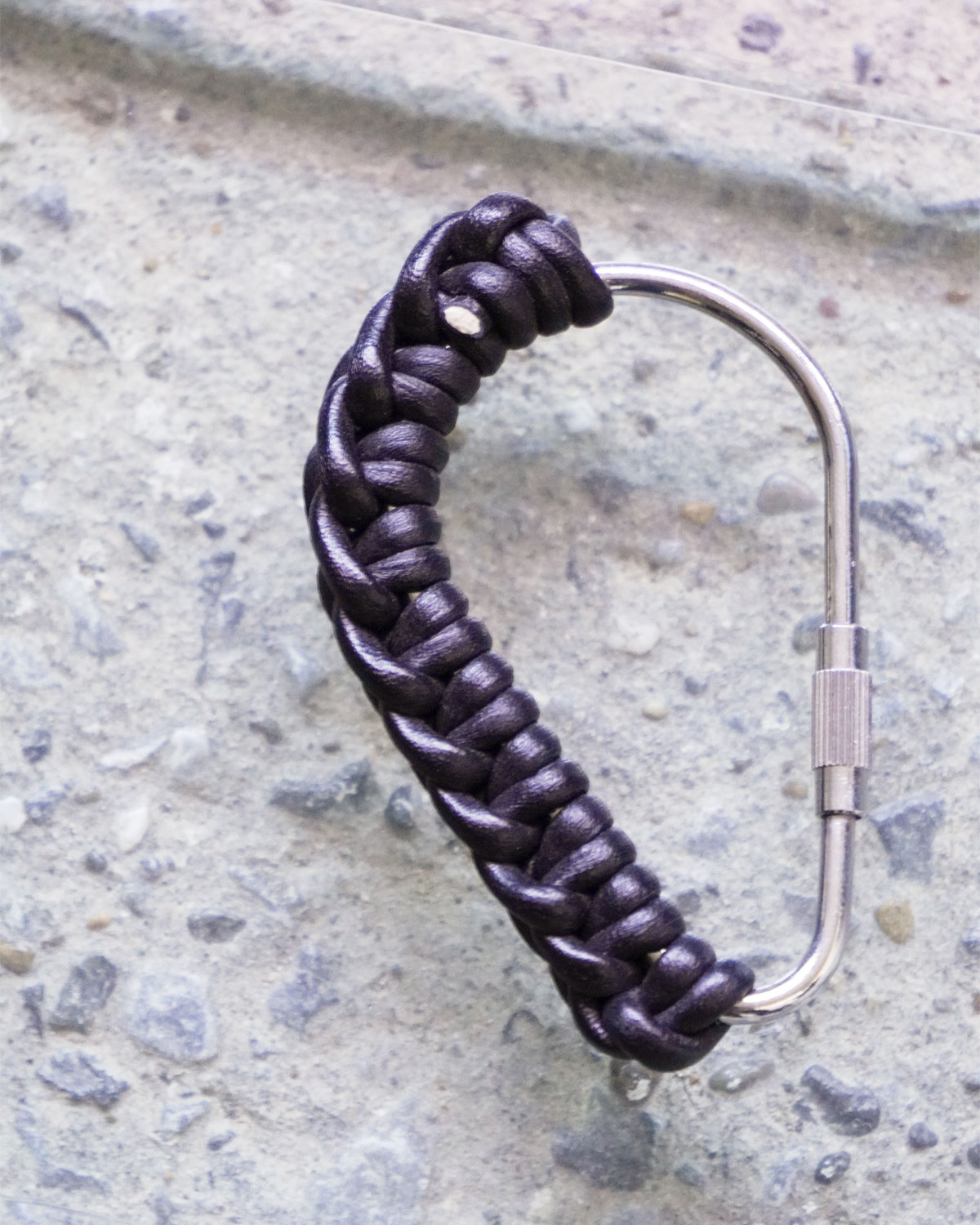 KUMIHIMO CARABINER（HI02） - black