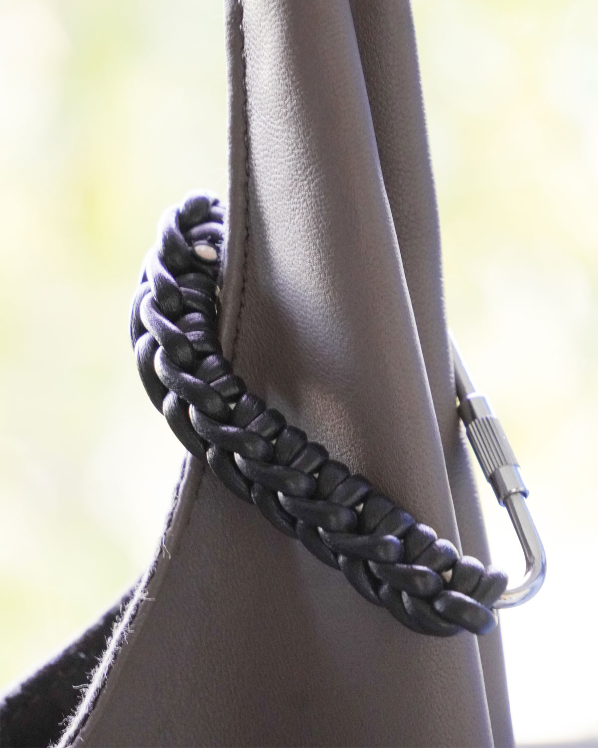 BLACK（バッグのチャームやキーリングとして）