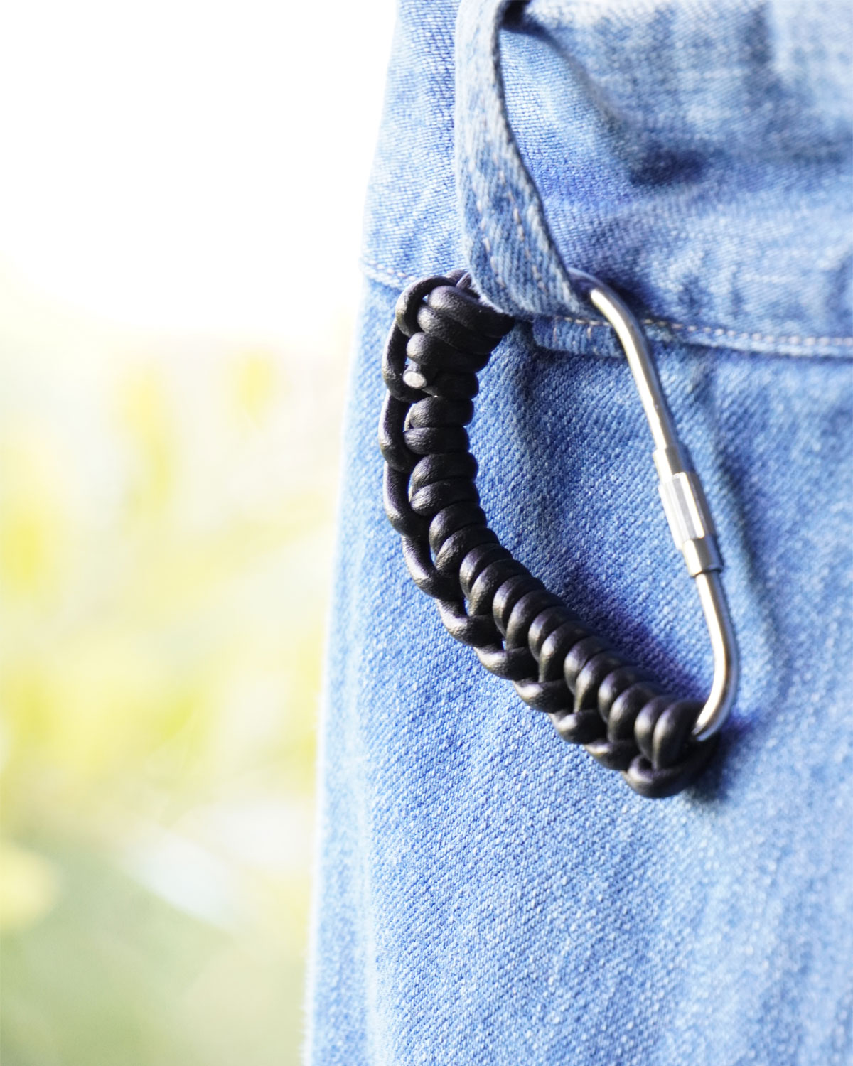 BLACK（パンツに引っ掛けるのも素敵です）