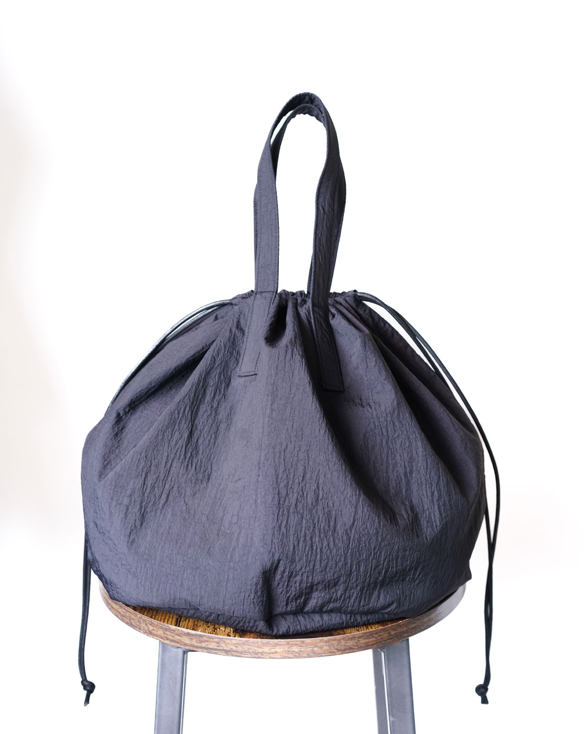 SHRINK TAFFETA HELMET BAG  -black-