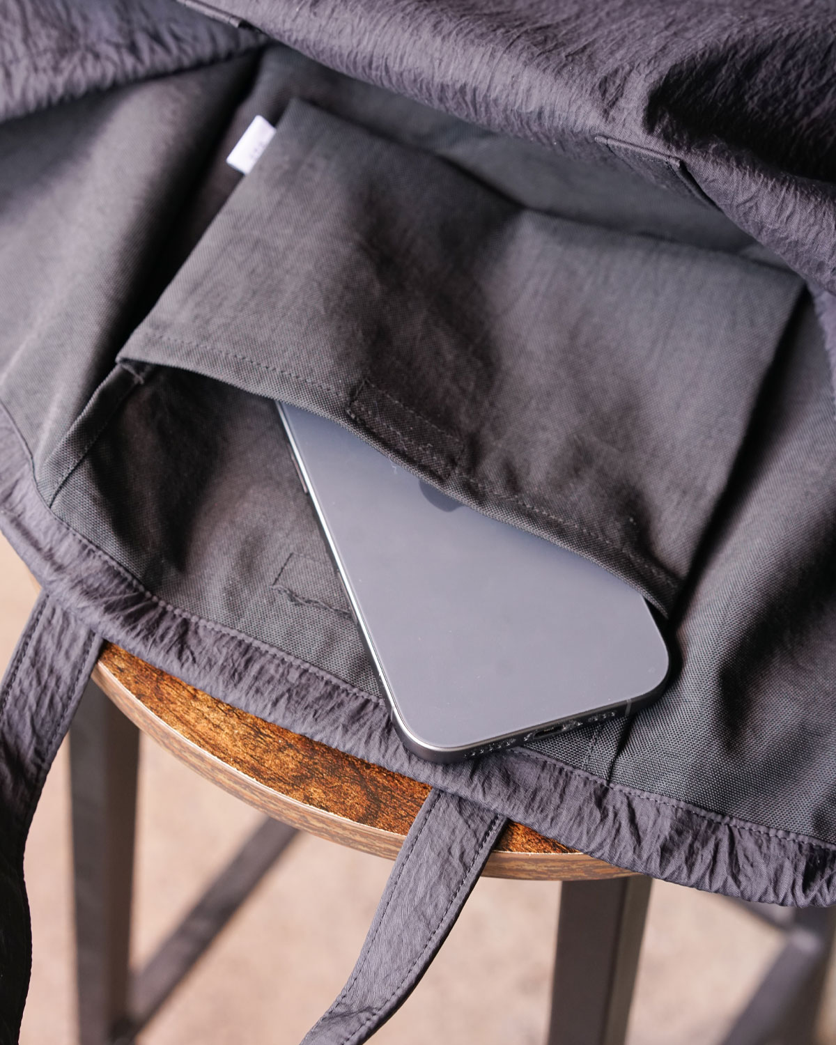 BLACK（内ポケットにはスマホも収納しやすいです）