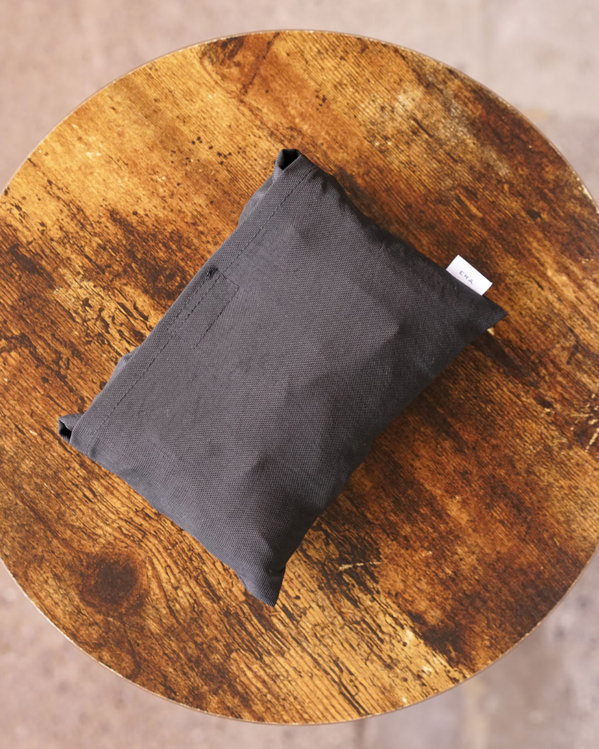 BLACK（パッカブルにもなるので大きいバッグに収納しやすく旅行時にも最適です）