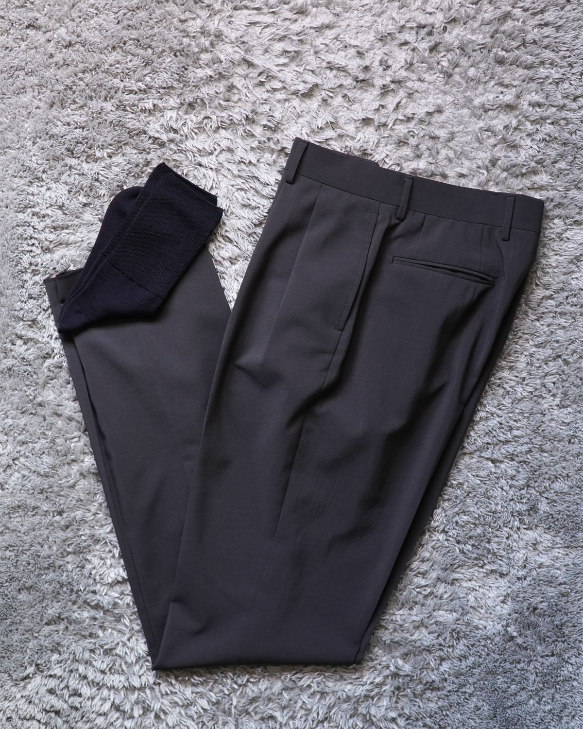 BLACK（綺麗なパンツとの相性も良いです）