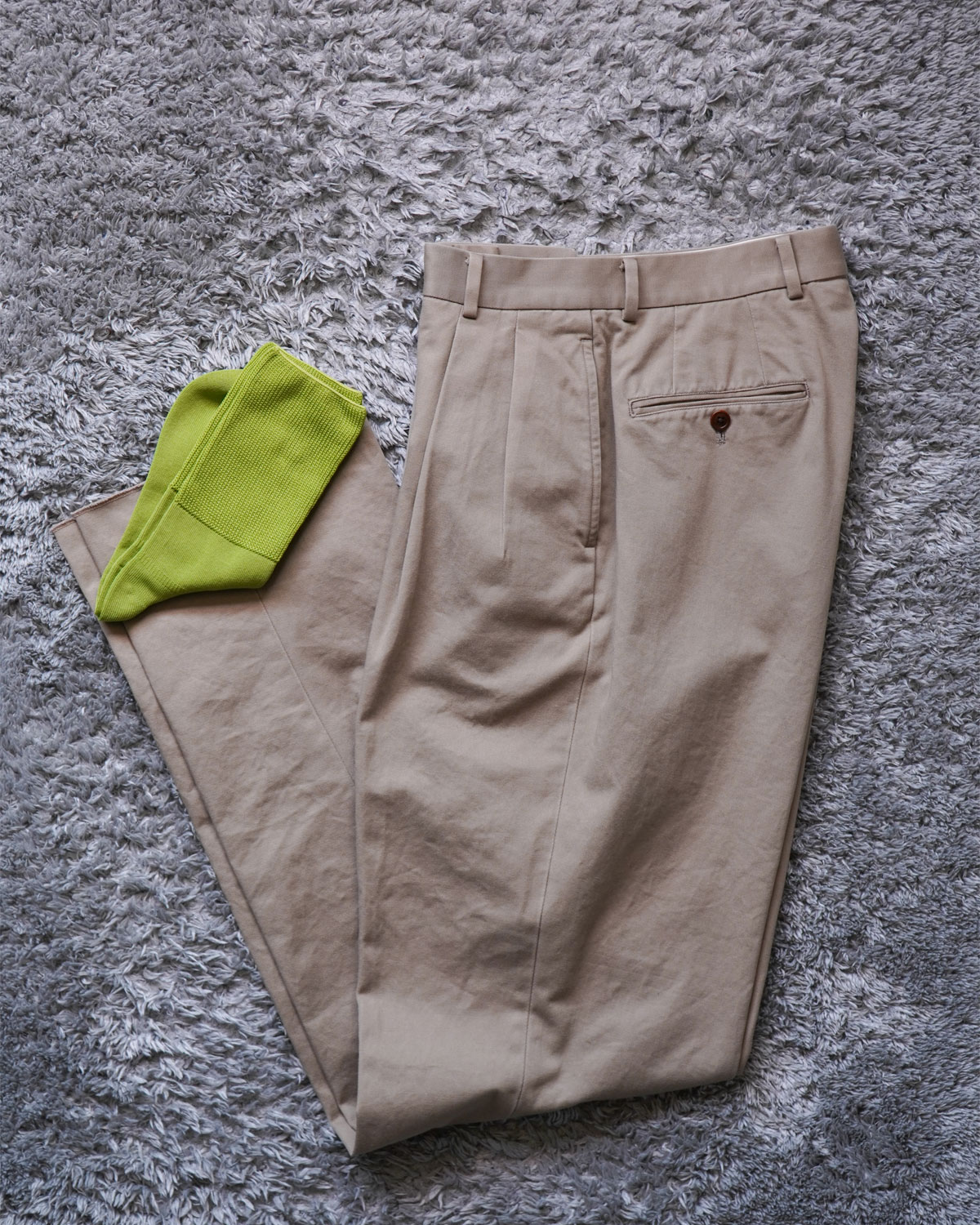 GREEN(カジュアルなパンツでも綺麗なスラックスでも合わせやすいです)