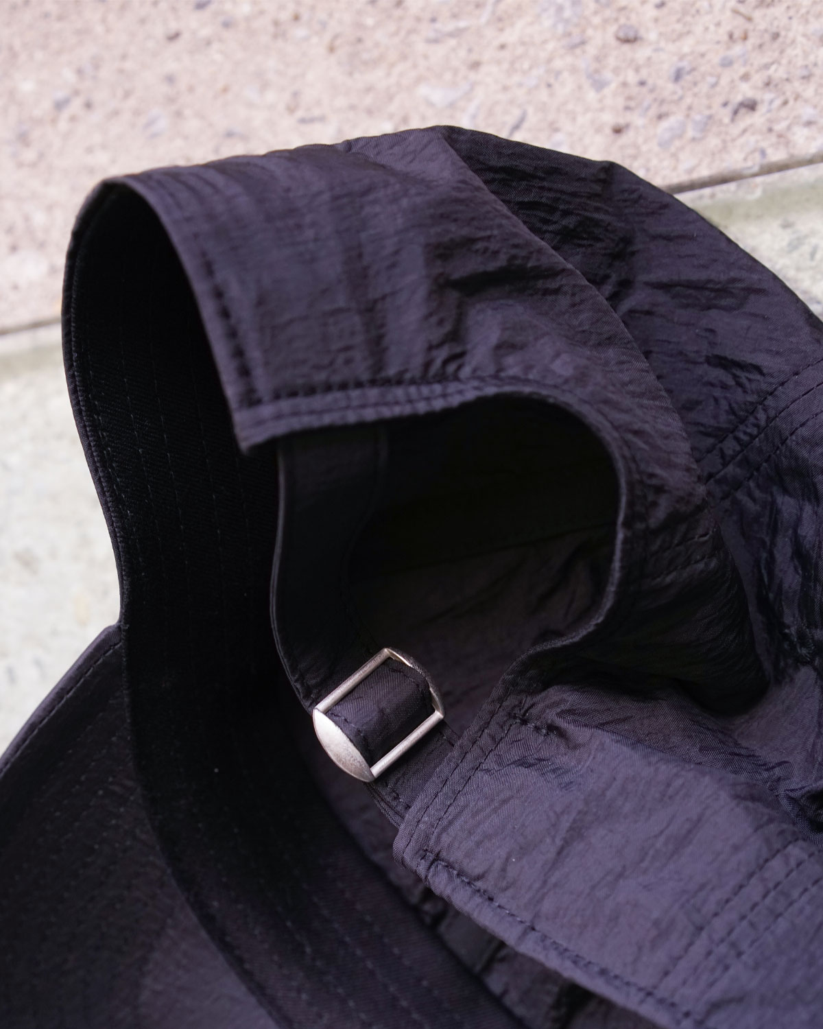 BLACK(後部アジャスターでサイズ調整が効きます)