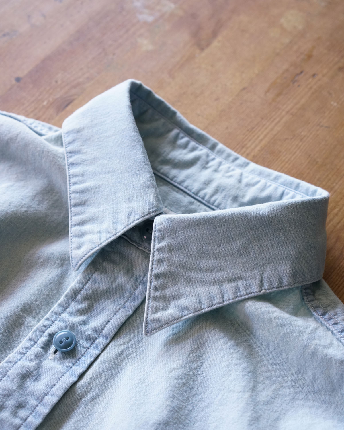 Light Indigo（トップボタン留め）