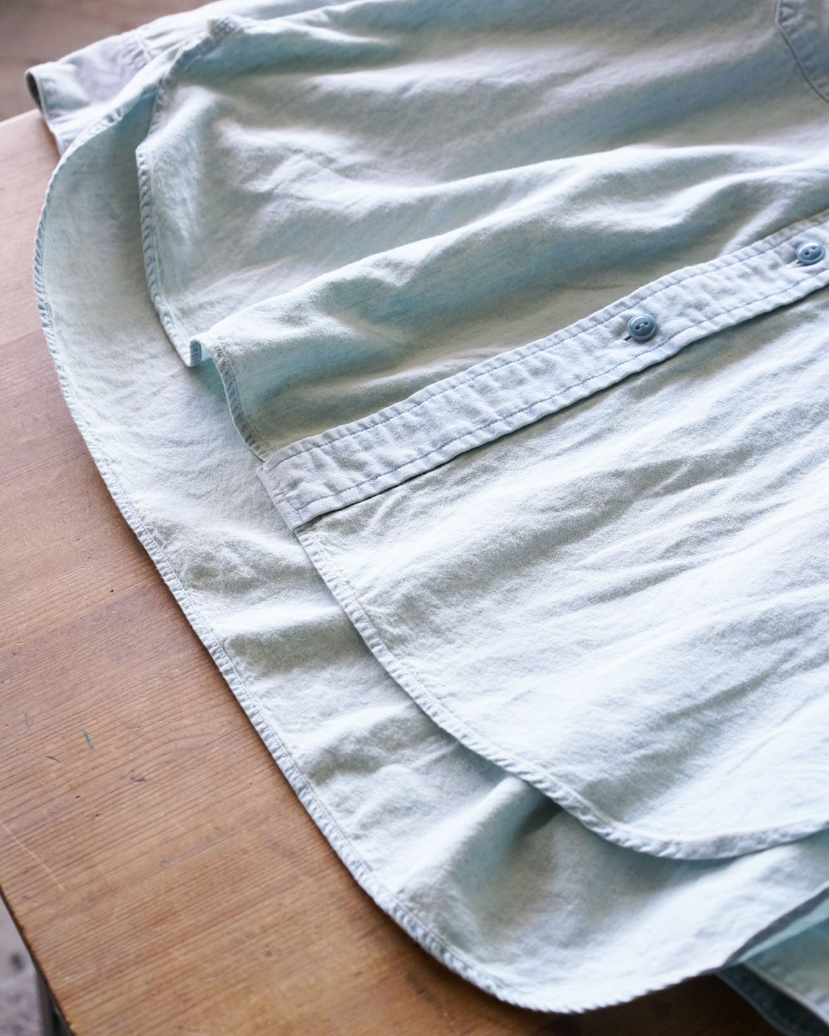 Light Indigo（ラウンドカットの裾）