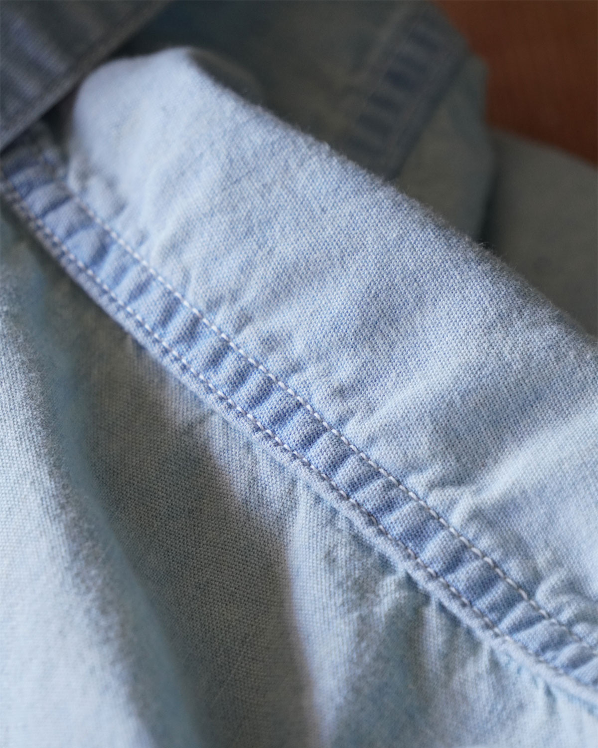 Light Indigo（肩線のパッカリング）