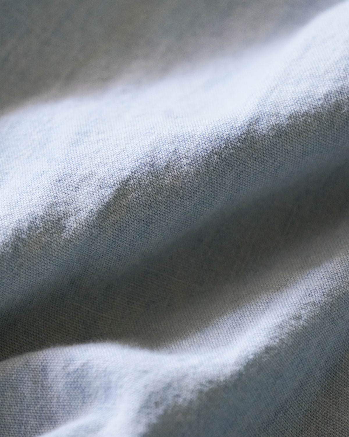 Light Indigo（なめらかな生地の風合い）