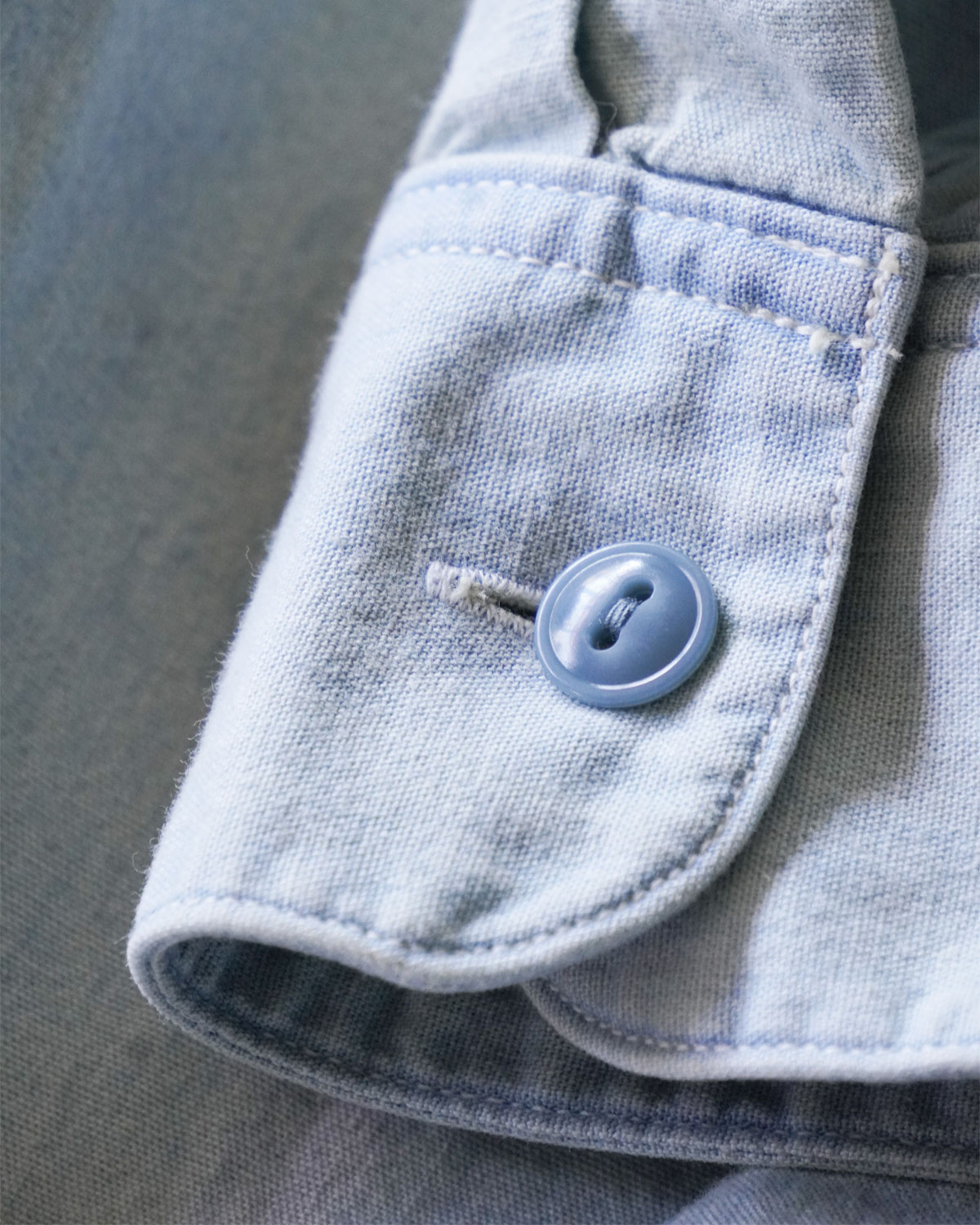 Light Indigo（USNらしいブルーのボタン）