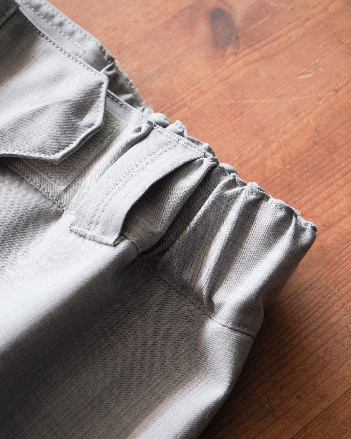 GRAY（ウエスト後部はオリジナル同様ゴム仕様なので穿き心地は良いです）