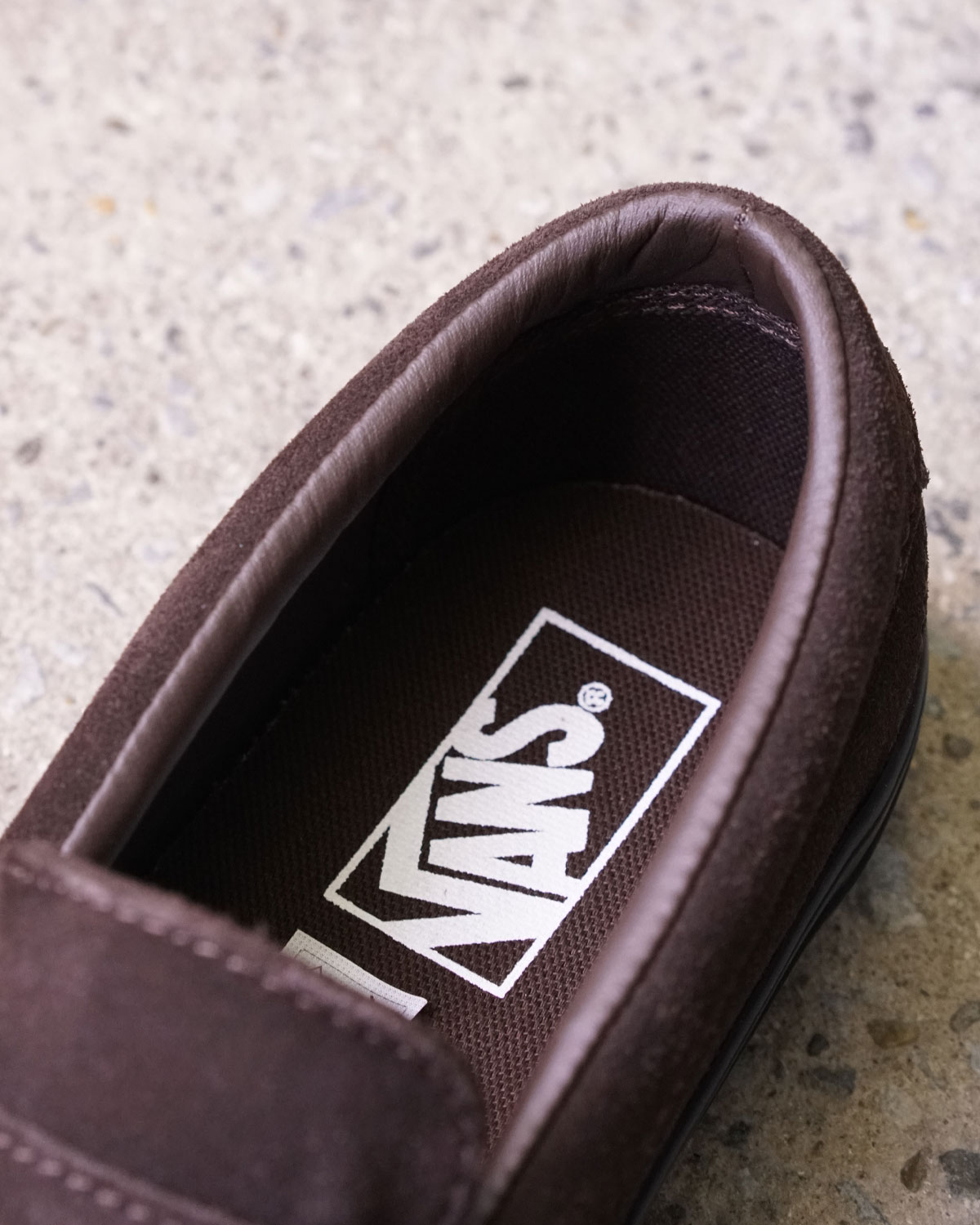 brown（ヒールパッチもブラックで控えめ）