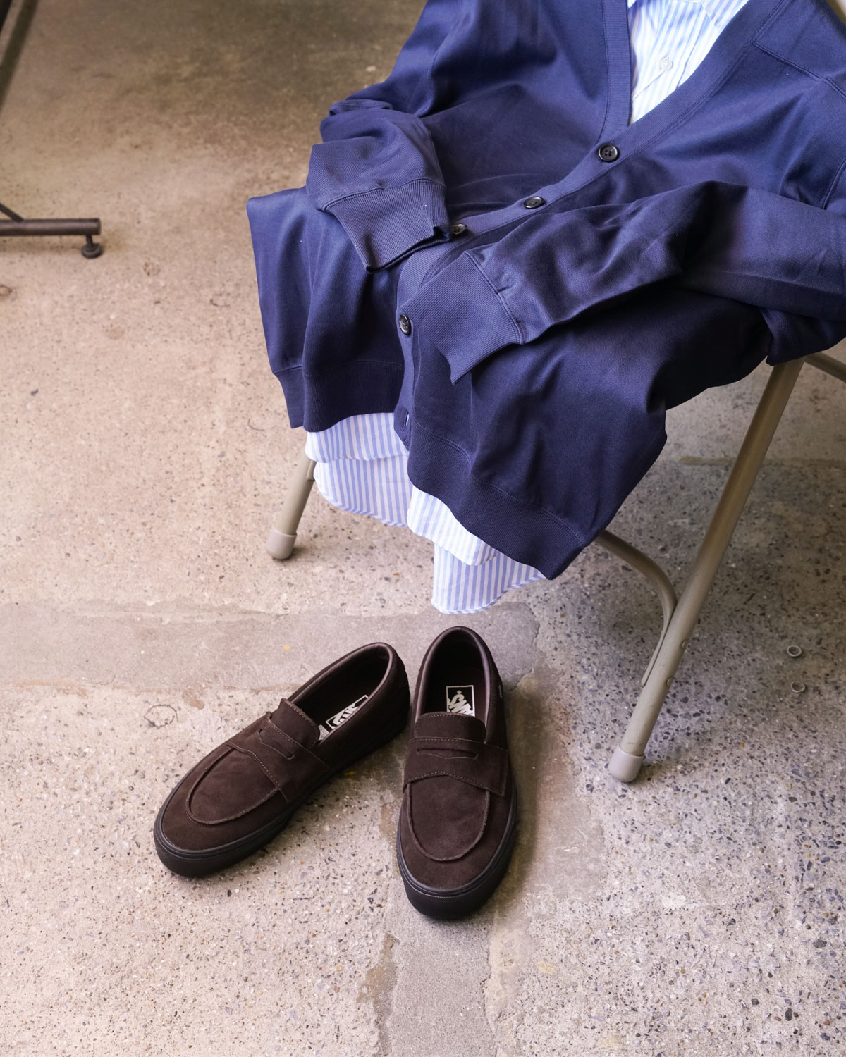 brown（革靴らしい雰囲気もあるのでトラッドやドレススタイルにも合います）