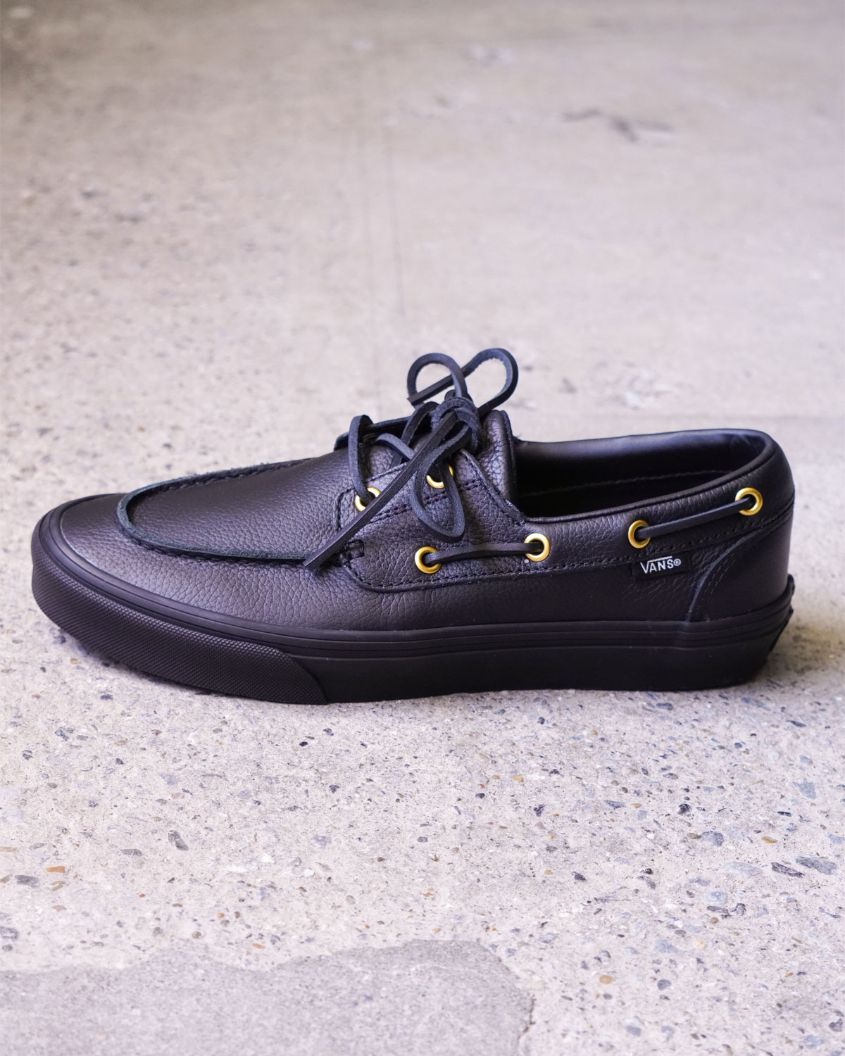 BLACK（換えのシューレースもつきます）