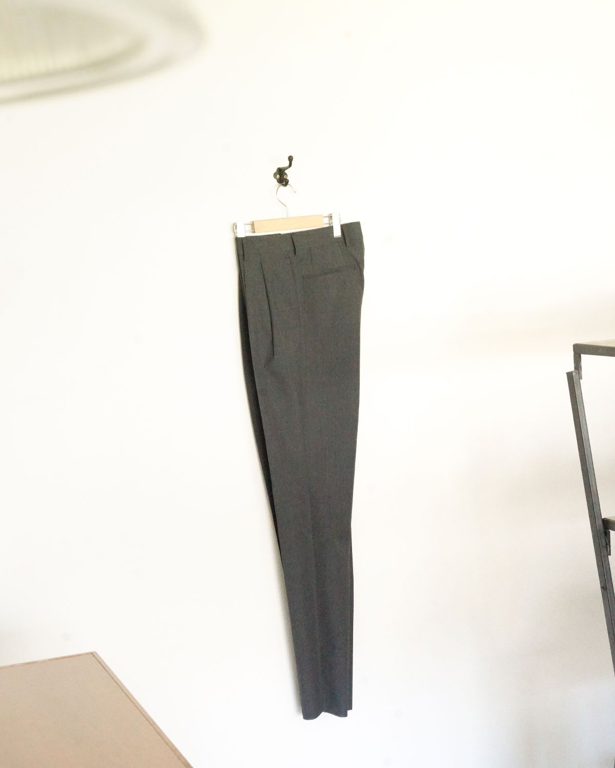 GRAY（サイドのシルエット）