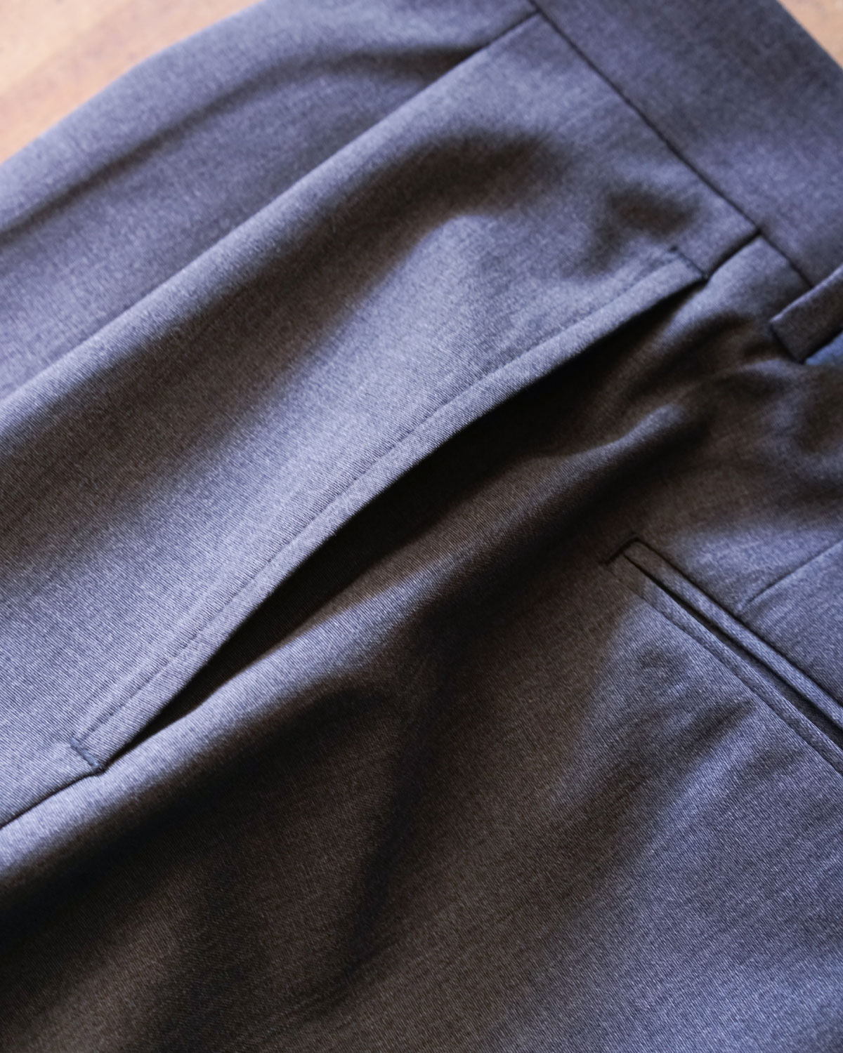 GRAY（サイドポケット口も補強が入ります）