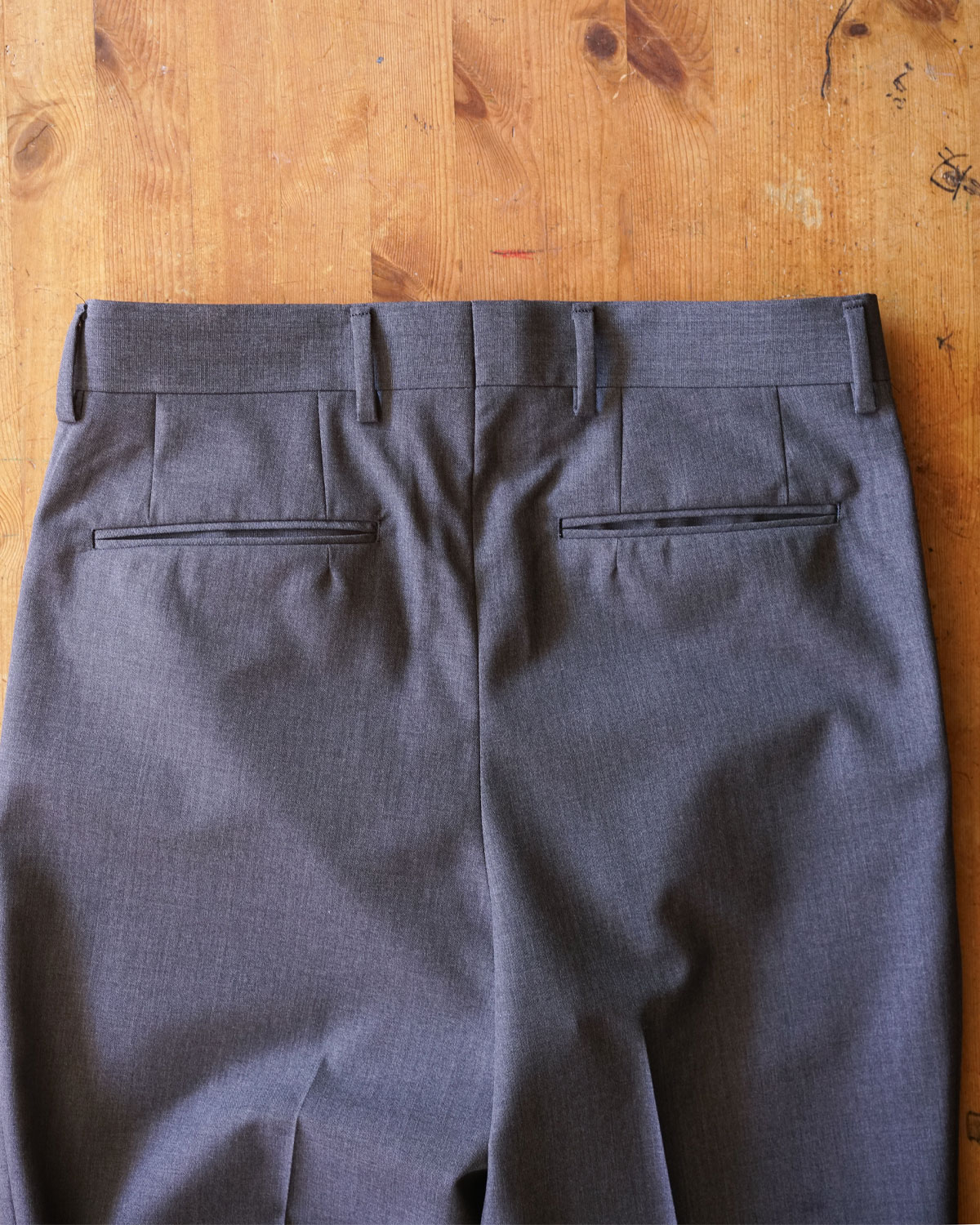 GRAY（バックポケットは両玉縁）