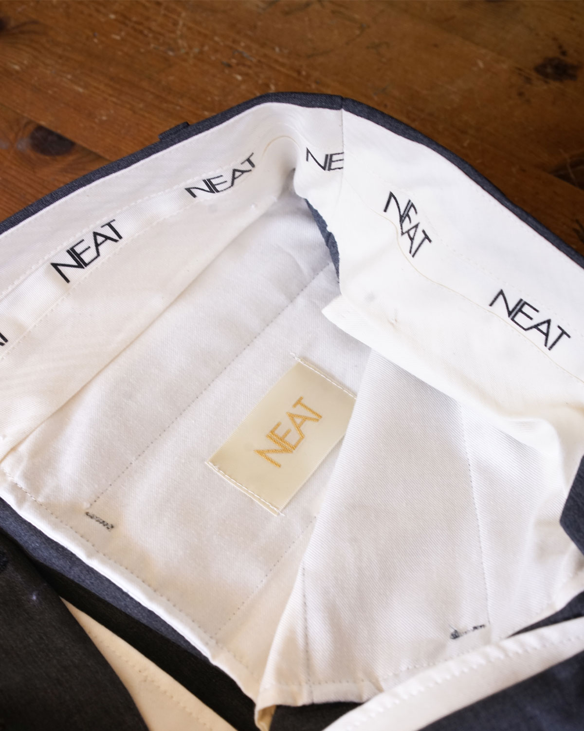 GRAY（スレーキにブランドタグが付きます）