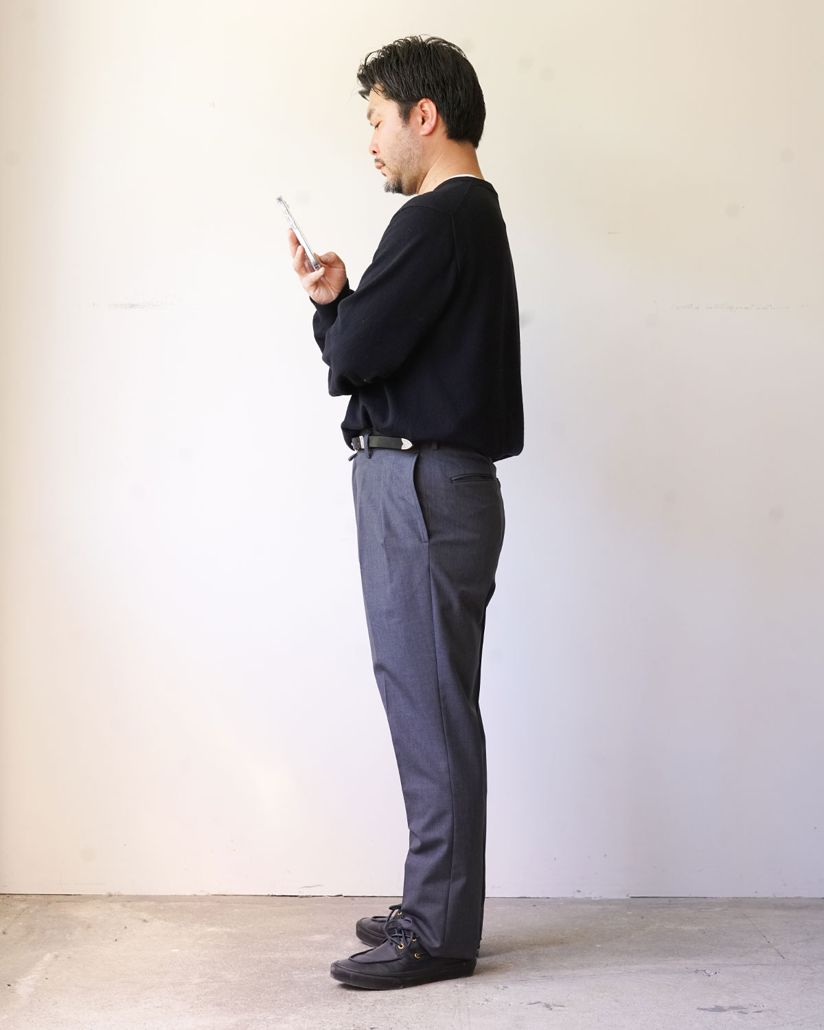 GRAY（165cm66kgウエスト80cmでサイズ46着用側面）