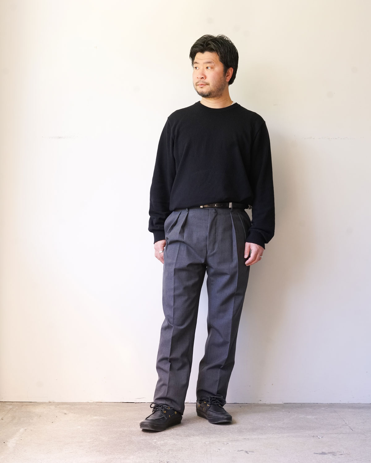 GRAY（165cm66kgウエスト80cmでサイズ46着用正面）