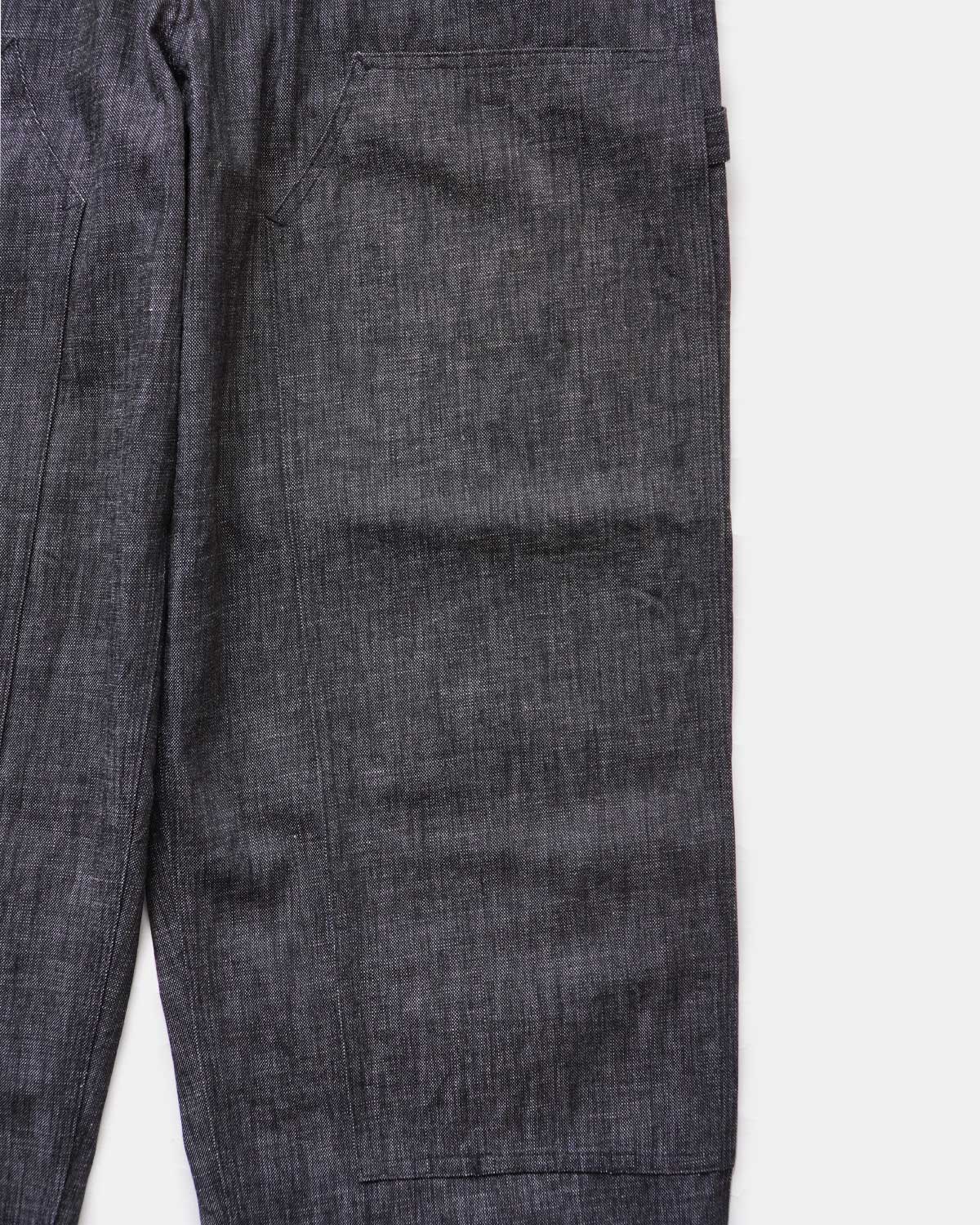 BLACK（特徴的なニーパッチ）