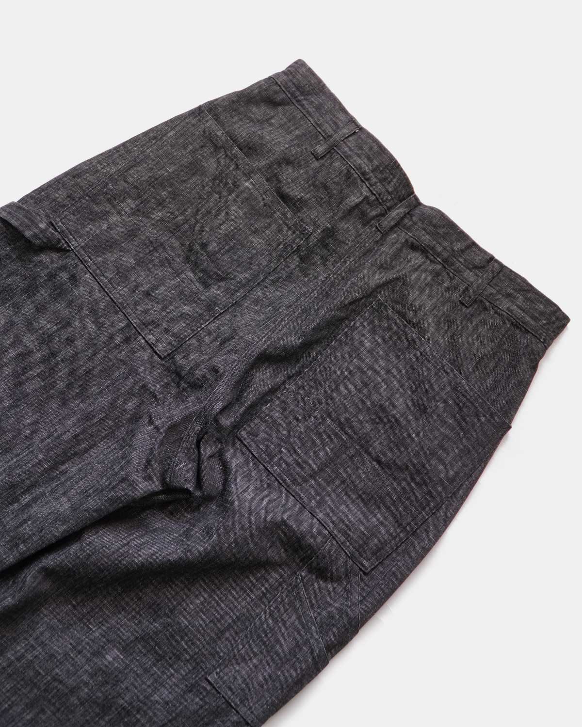 BLACK（バックには両サイドヒップポケットがつきます）