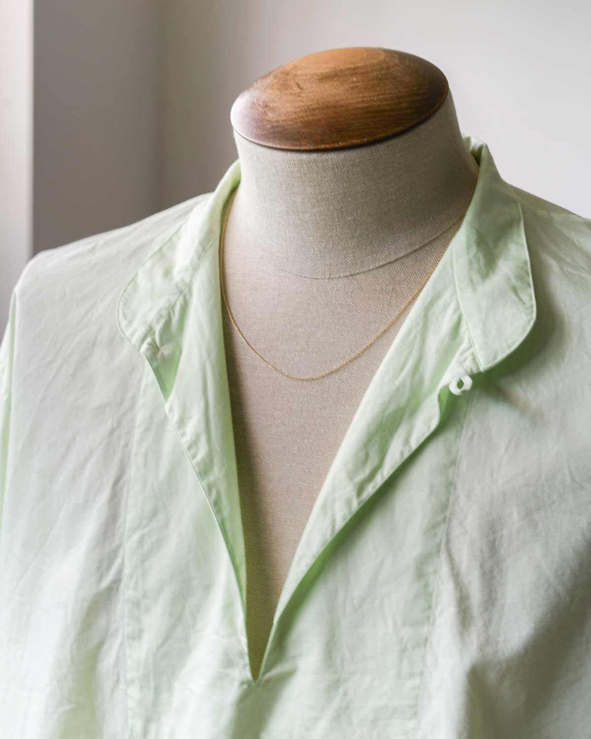 LIME(ボタンを開けてヴァルーズのように着ても)