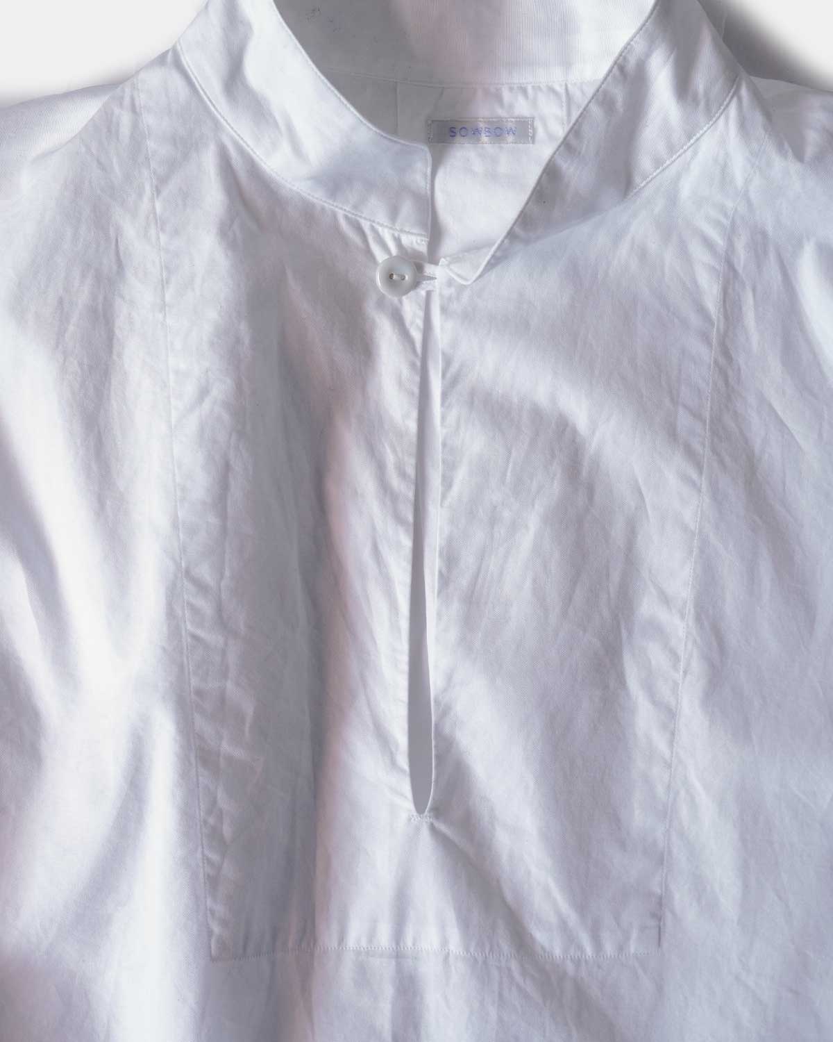 WHITE(ビブ付きのチェスト)