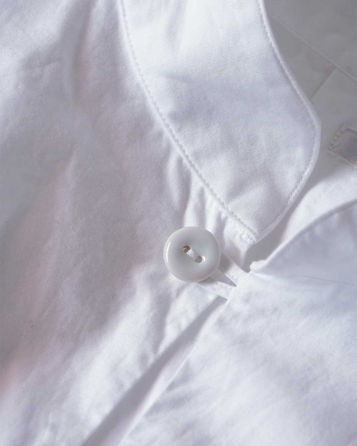 WHITE(有田焼の陶磁器ボタンが素敵です)