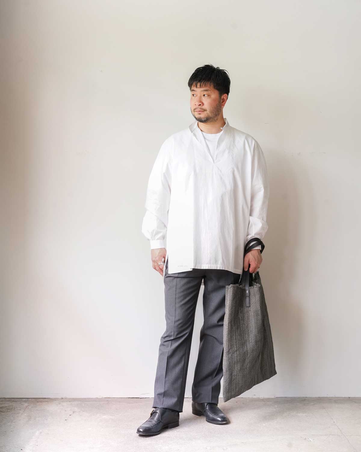 WHITE(165cm66kgでサイズ2を着用)