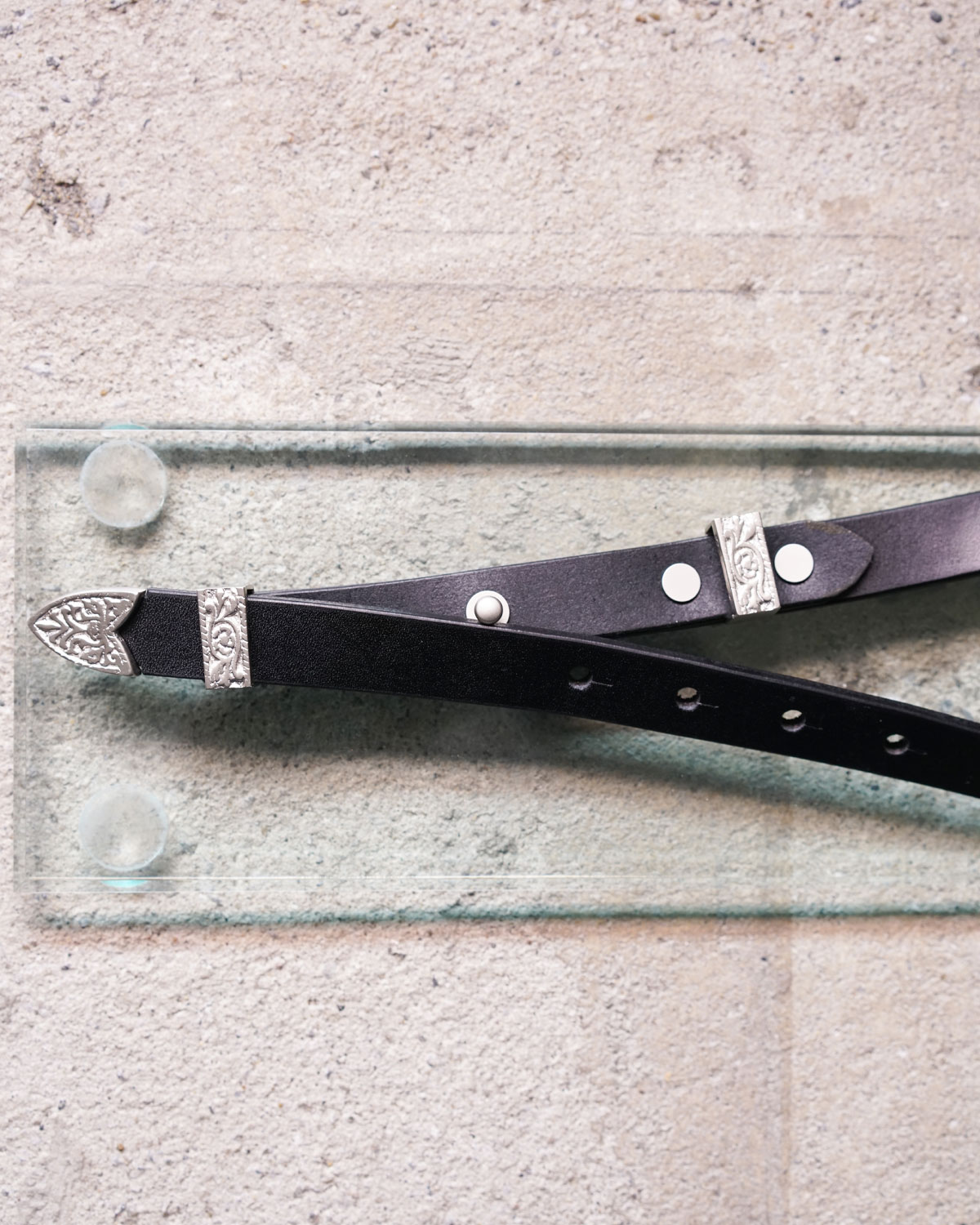 BLACK(オリジナルの金具が特徴的です)