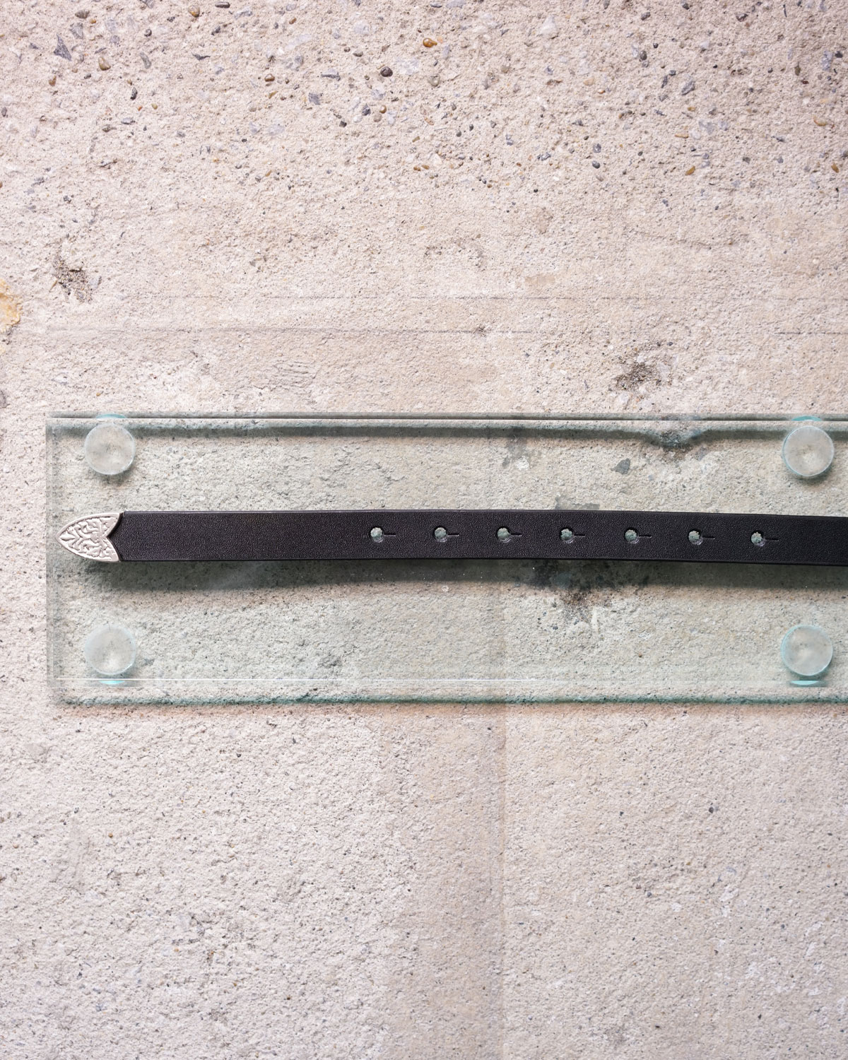 BLACK(ベルトの穴は全部で7つ真ん中ら辺がサイズの目安です)