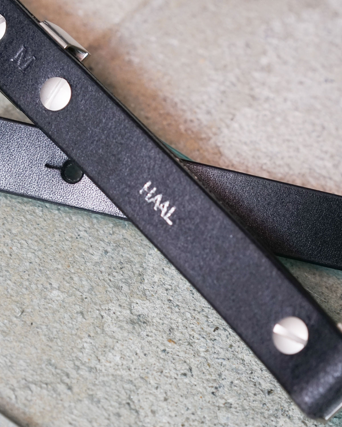 BLACK(コバが綺麗に磨かれ解く処理も丁寧にされています)