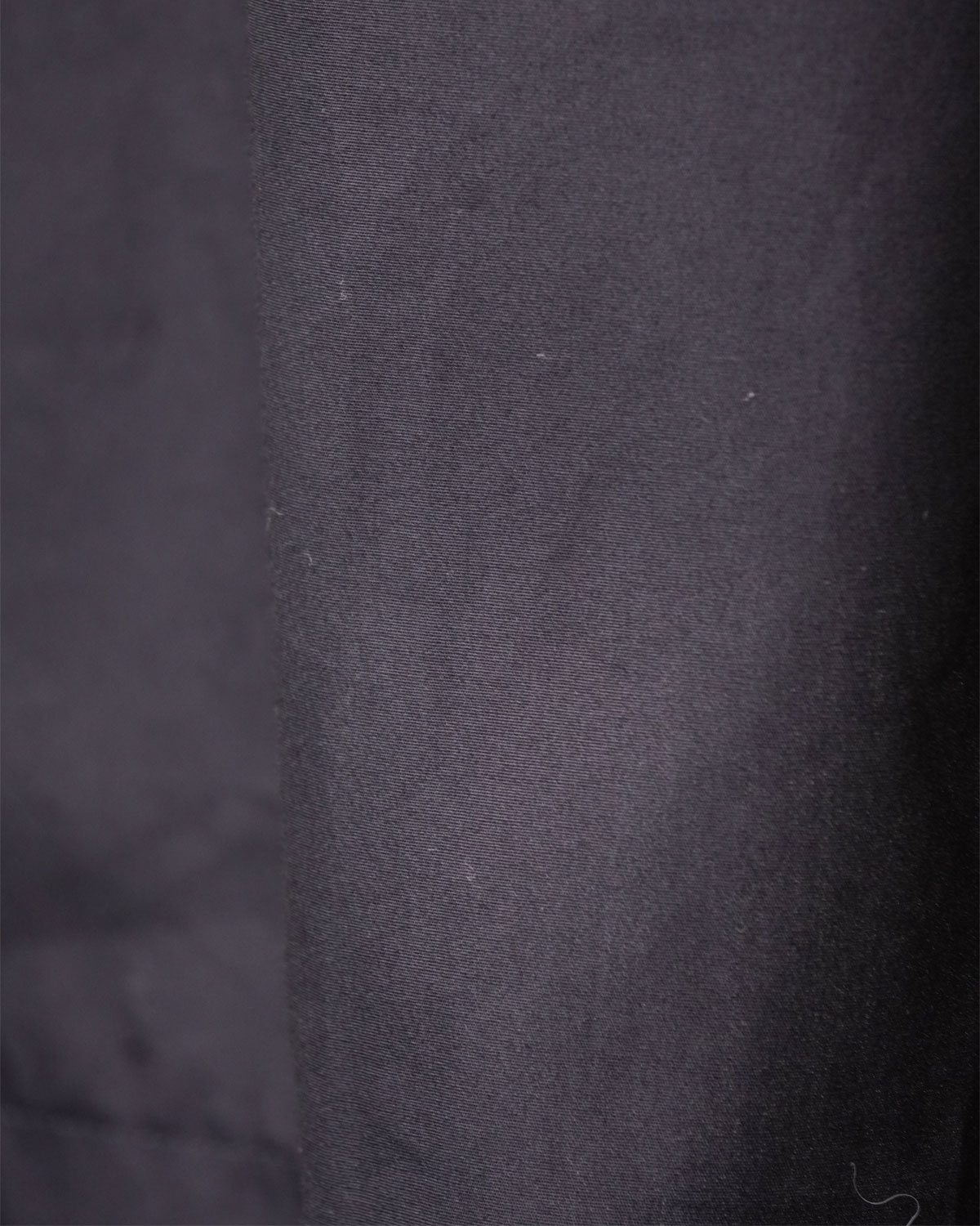 BLACK（高品質な超長綿を生地にすることで滑らかで美しい光沢を放つ上質な素材）