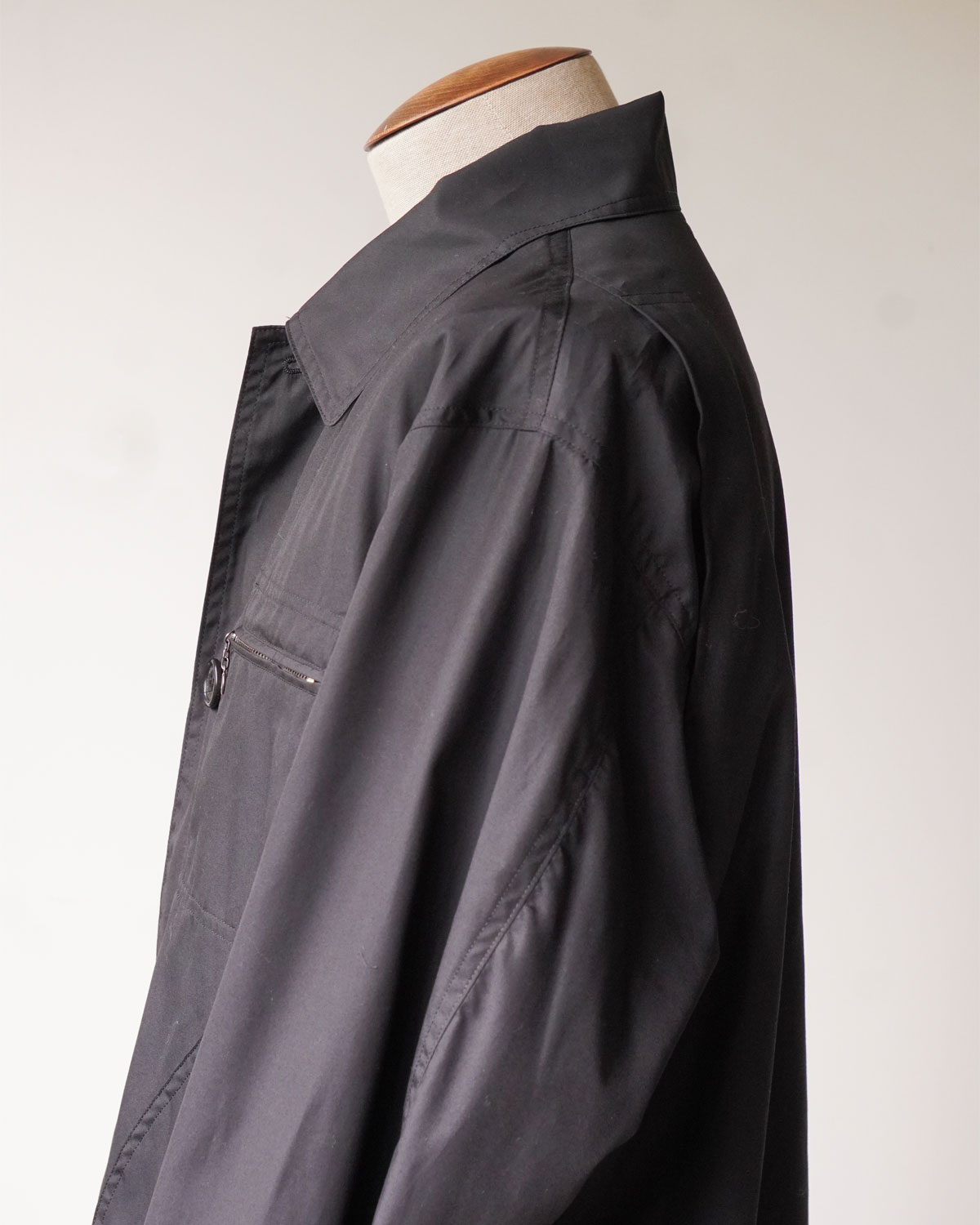 BLACK(前振りの袖付けは日本人の体に添うのでストレスがありません)